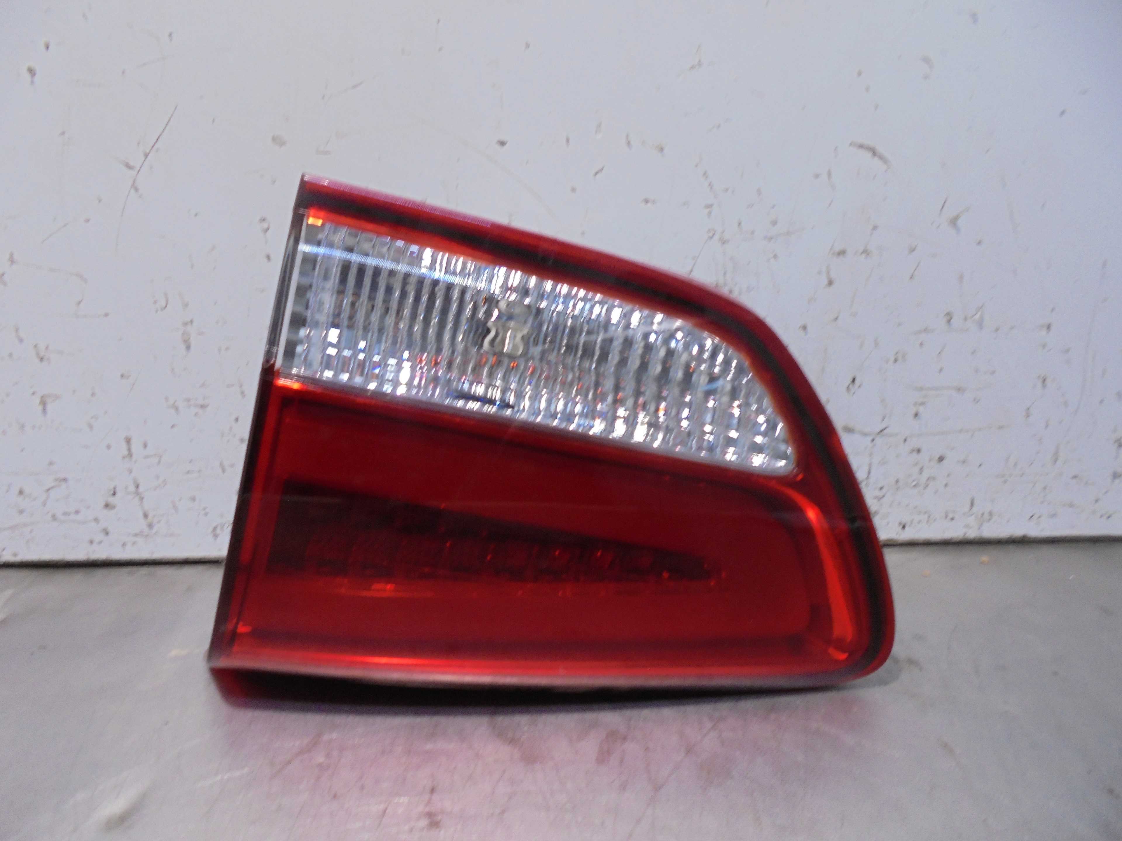 Recambio de piloto porton trasero derecho para kia carens ( ) 1.7 crdi cat referencia OEM IAM 92404A4110 SEOGU 