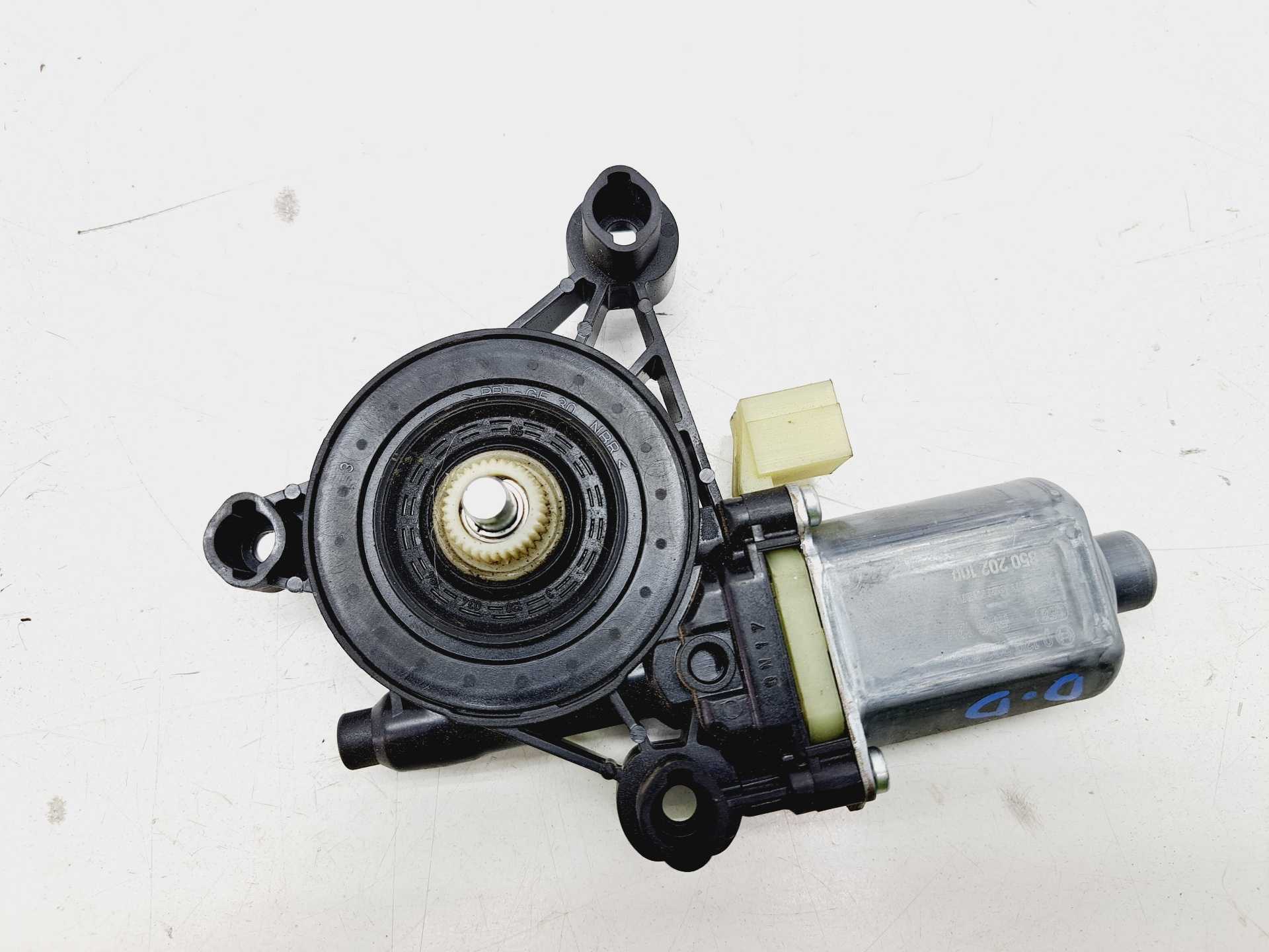 Recambio de motor elevalunas delantero derecho para seat leon st (5f8) reference referencia OEM IAM 5Q0959802B 0130822716 BOSCH