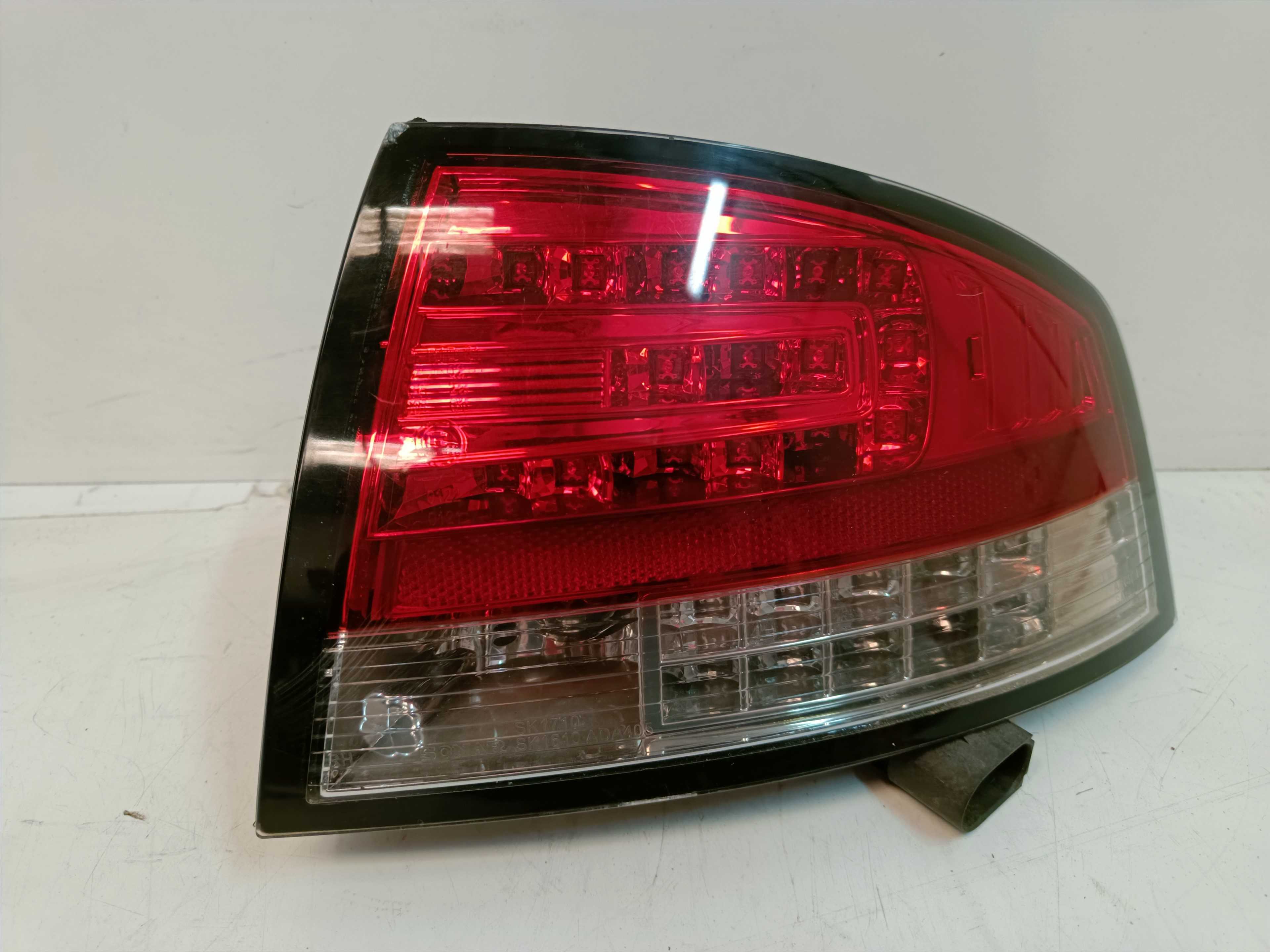 Recambio de piloto trasero derecho para audi a4 berlina (8e) 1.8 20v turbo referencia OEM IAM   