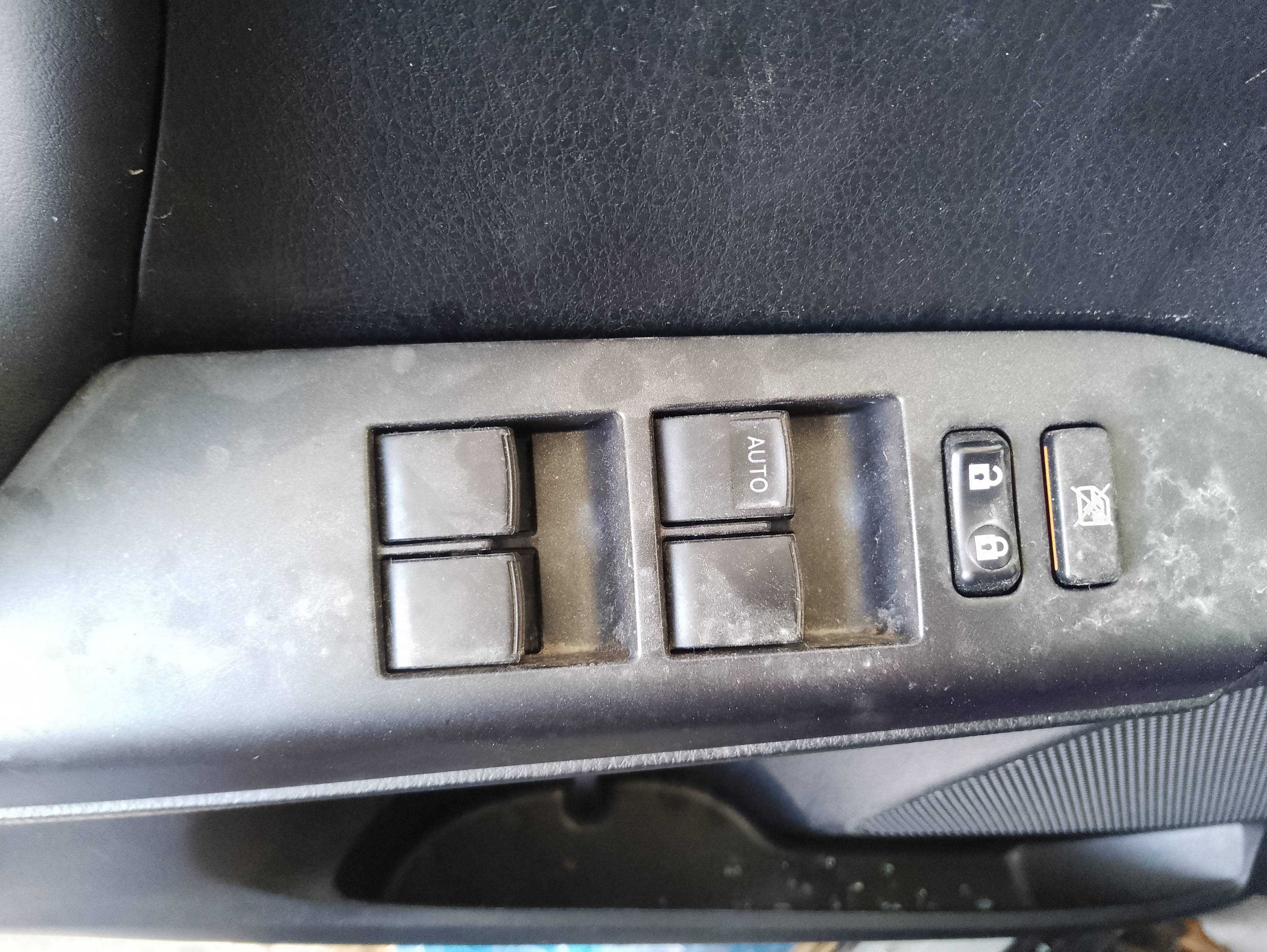 Recambio de mando elevalunas delantero izquierdo para toyota rav4 hybrid 4x2 black edition referencia OEM IAM   