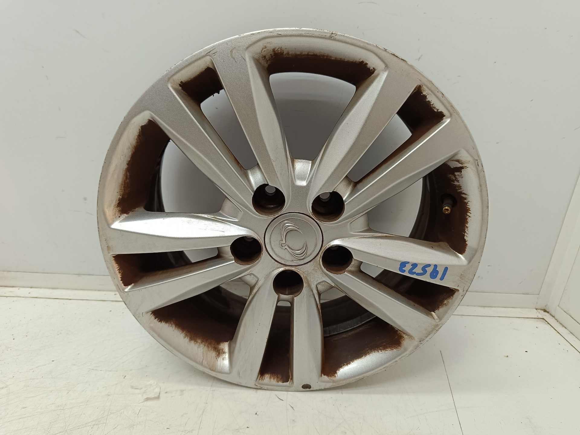Recambio de llanta para ssangyong tivoli crystal 4x2 referencia OEM IAM R16 001120 