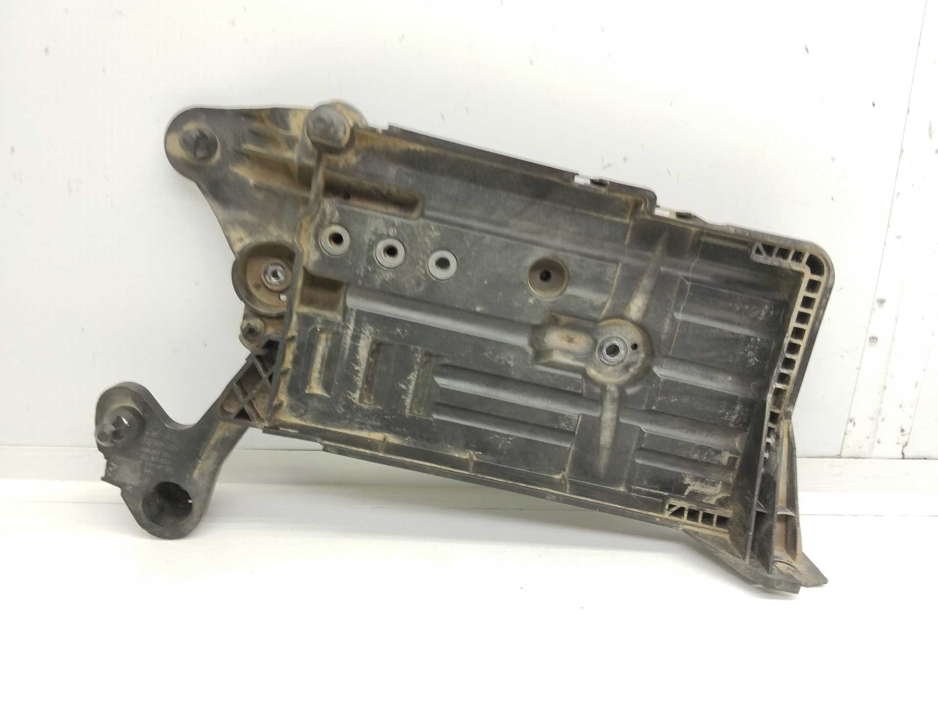 Recambio de soporte bateria para volkswagen golf vii lim. 2.0 tsi referencia OEM IAM 5Q0915321  
