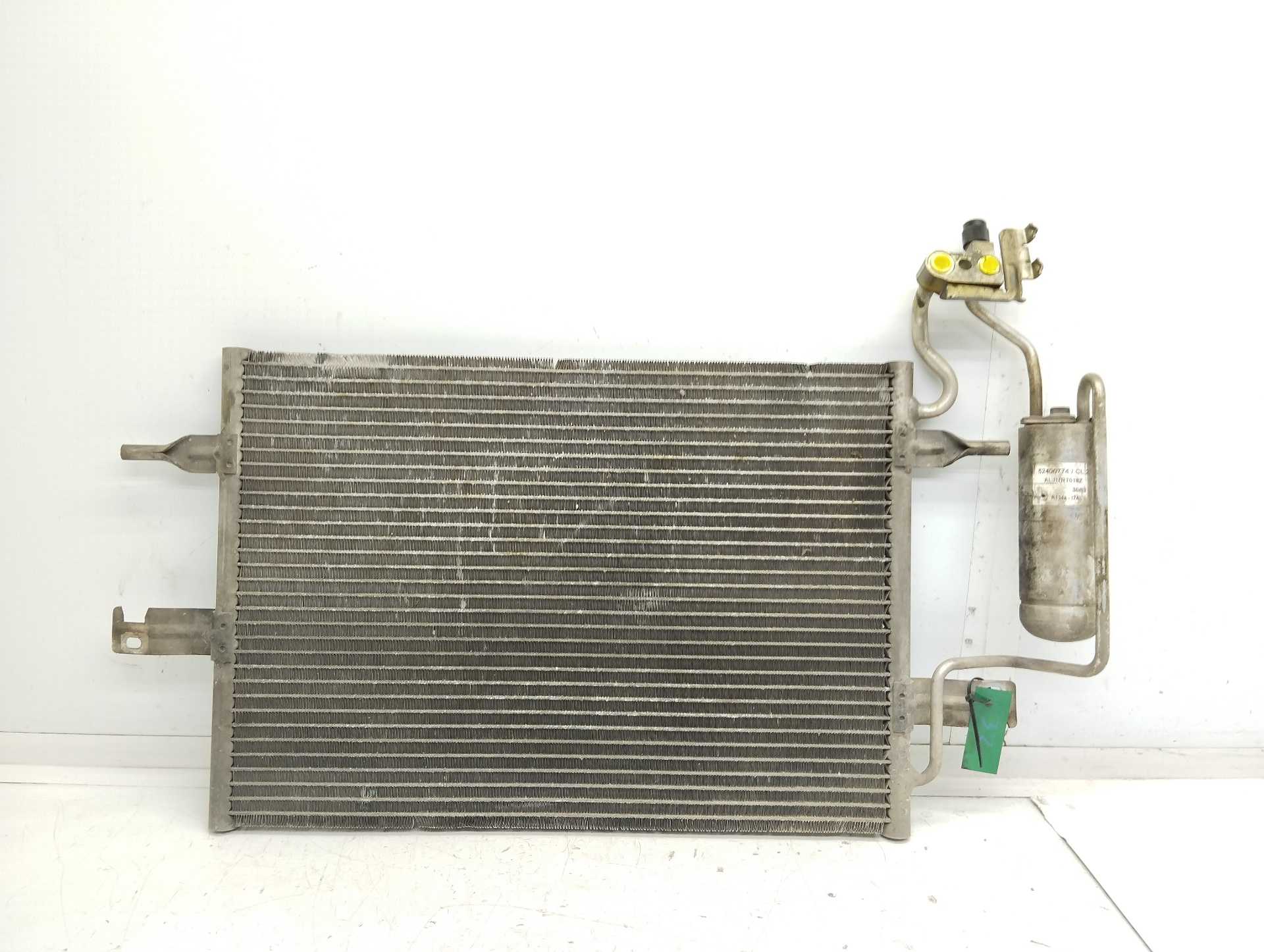 Recambio de condensador / radiador aire acondicionado para opel meriva cosmo referencia OEM IAM 52400774  