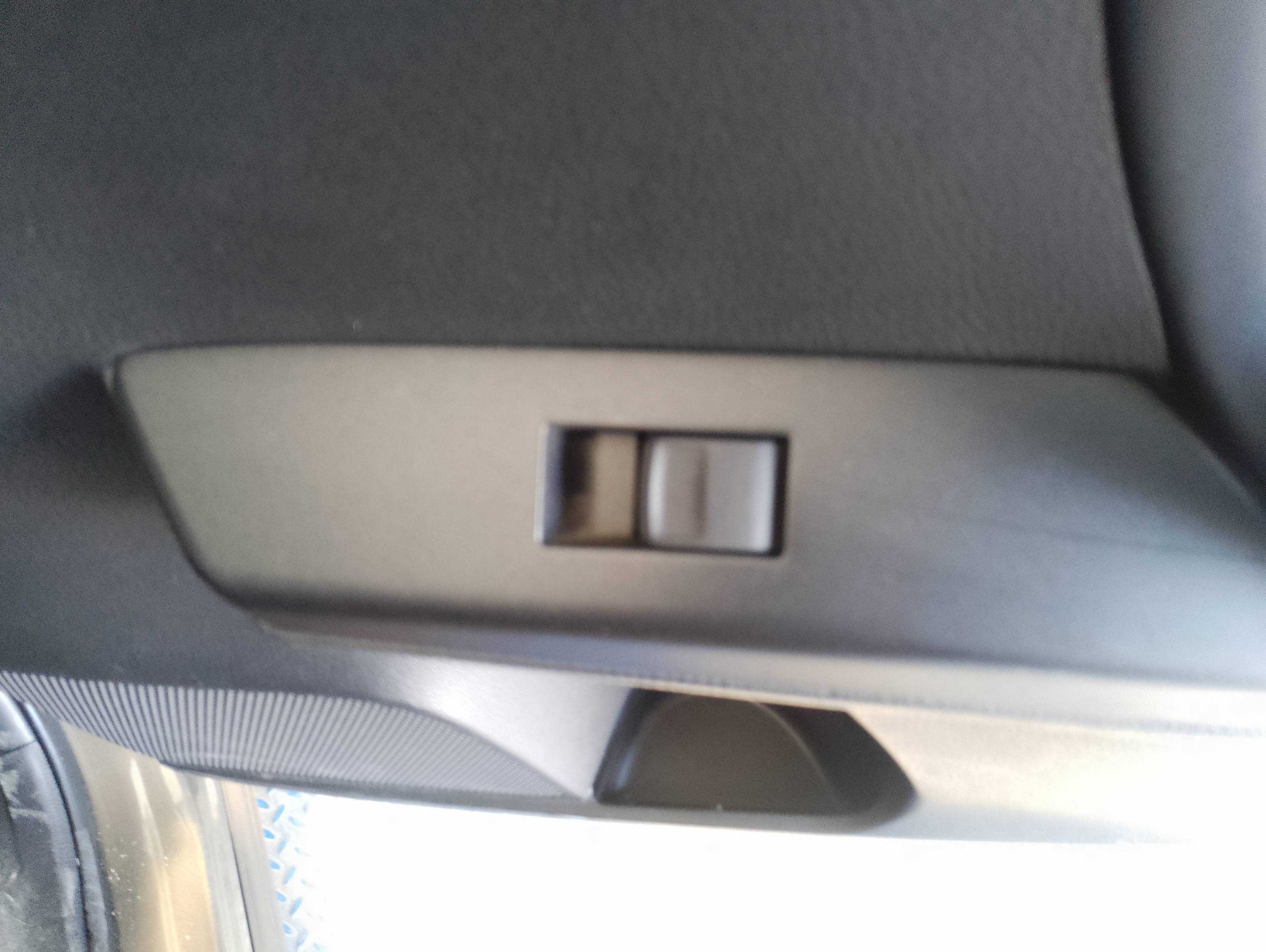 Recambio de mando elevalunas trasero derecho para toyota rav4 hybrid 4x2 black edition referencia OEM IAM   