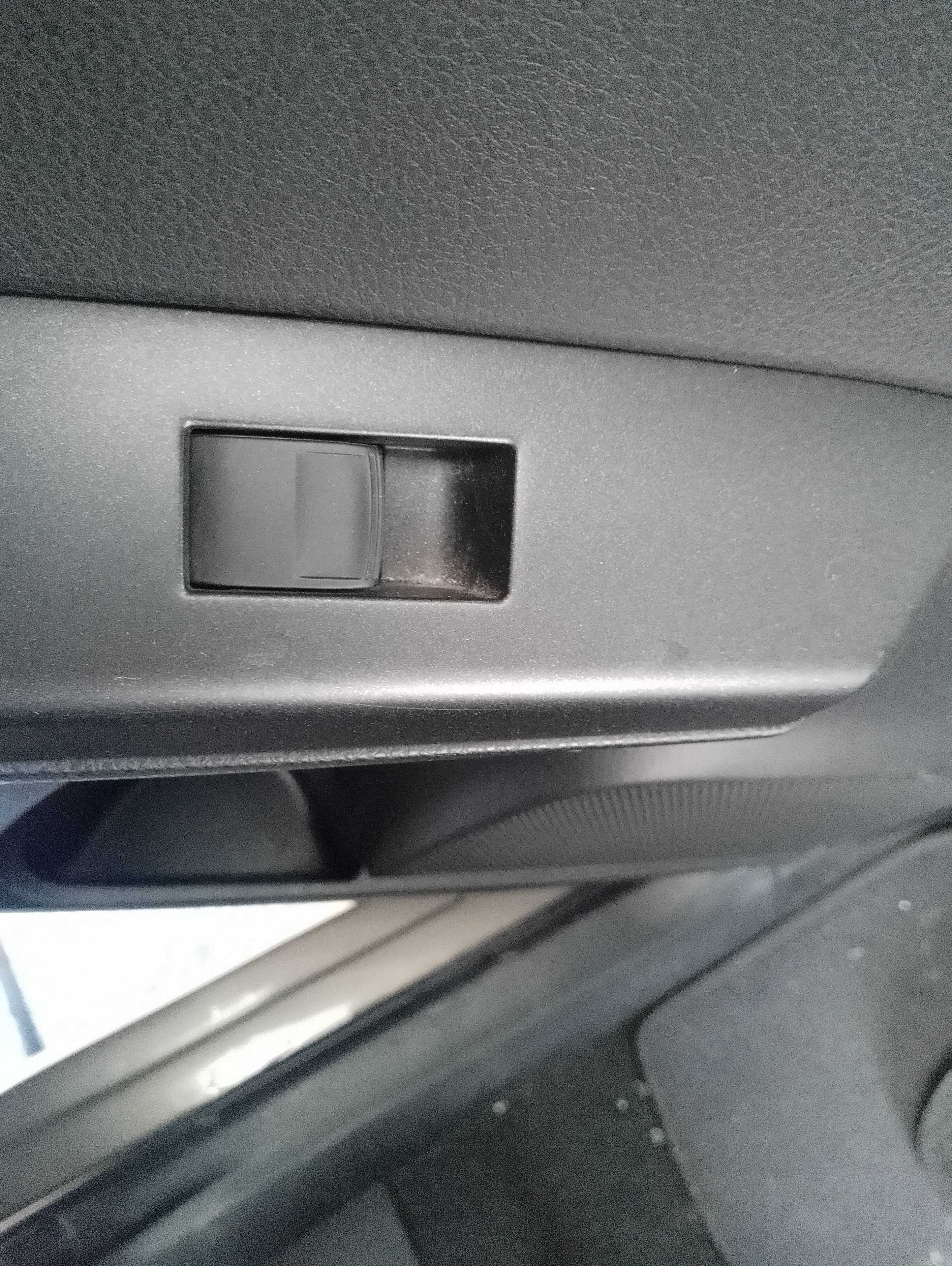 Recambio de mando elevalunas trasero izquierdo para toyota rav4 hybrid 4x2 black edition referencia OEM IAM   