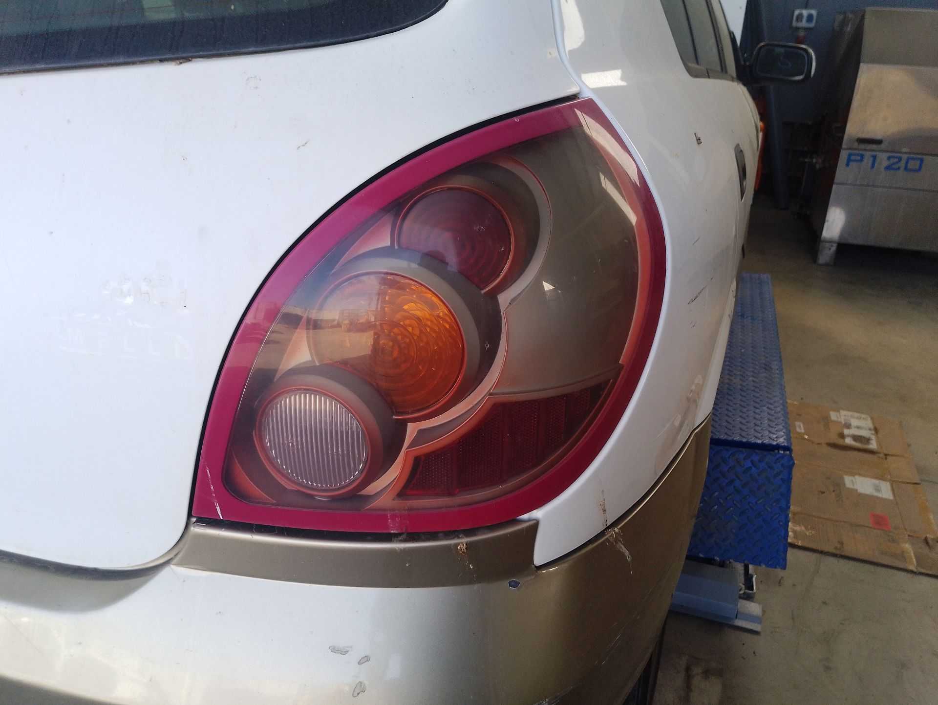 Recambio de piloto trasero derecho para nissan almera ii hatchback (n16) 1.5 dci referencia OEM IAM 26550BN011  