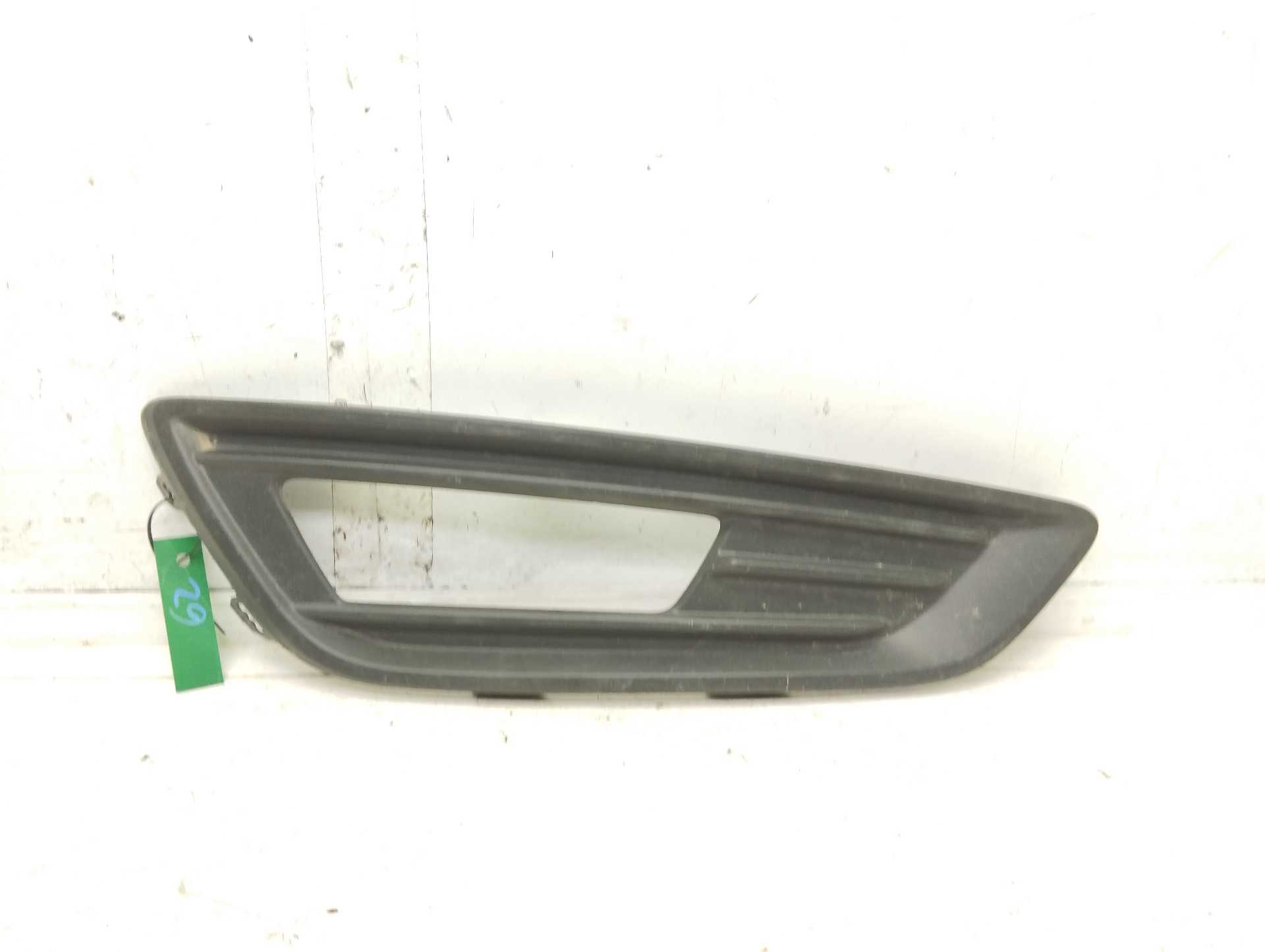Recambio de moldura antiniebla derecha para ford focus lim. (cb8) sport referencia OEM IAM F1EB15A298A  