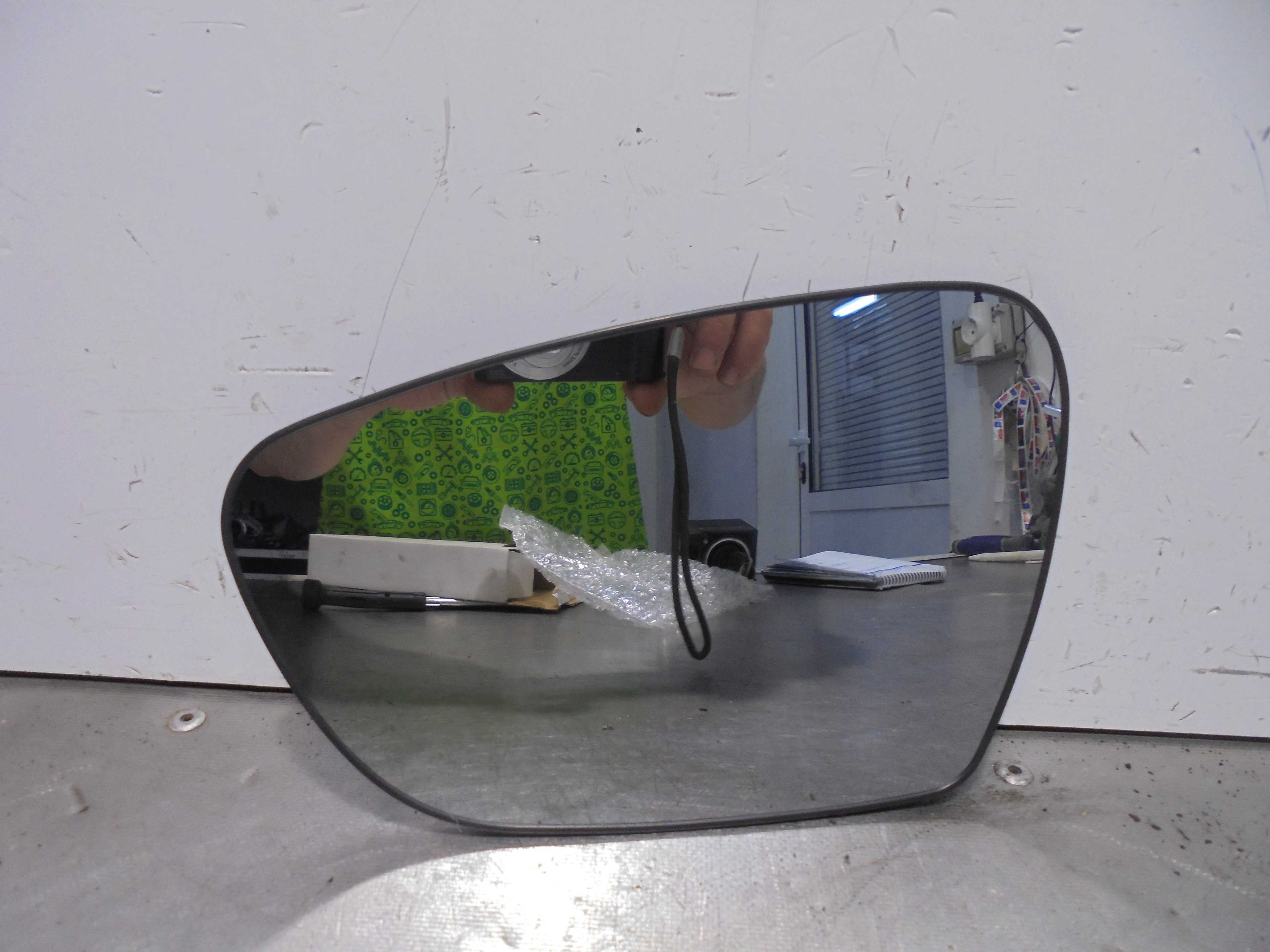 Recambio de cristal retrovisor izquierdo para kia cee´d attract referencia OEM IAM  IPARLUX 