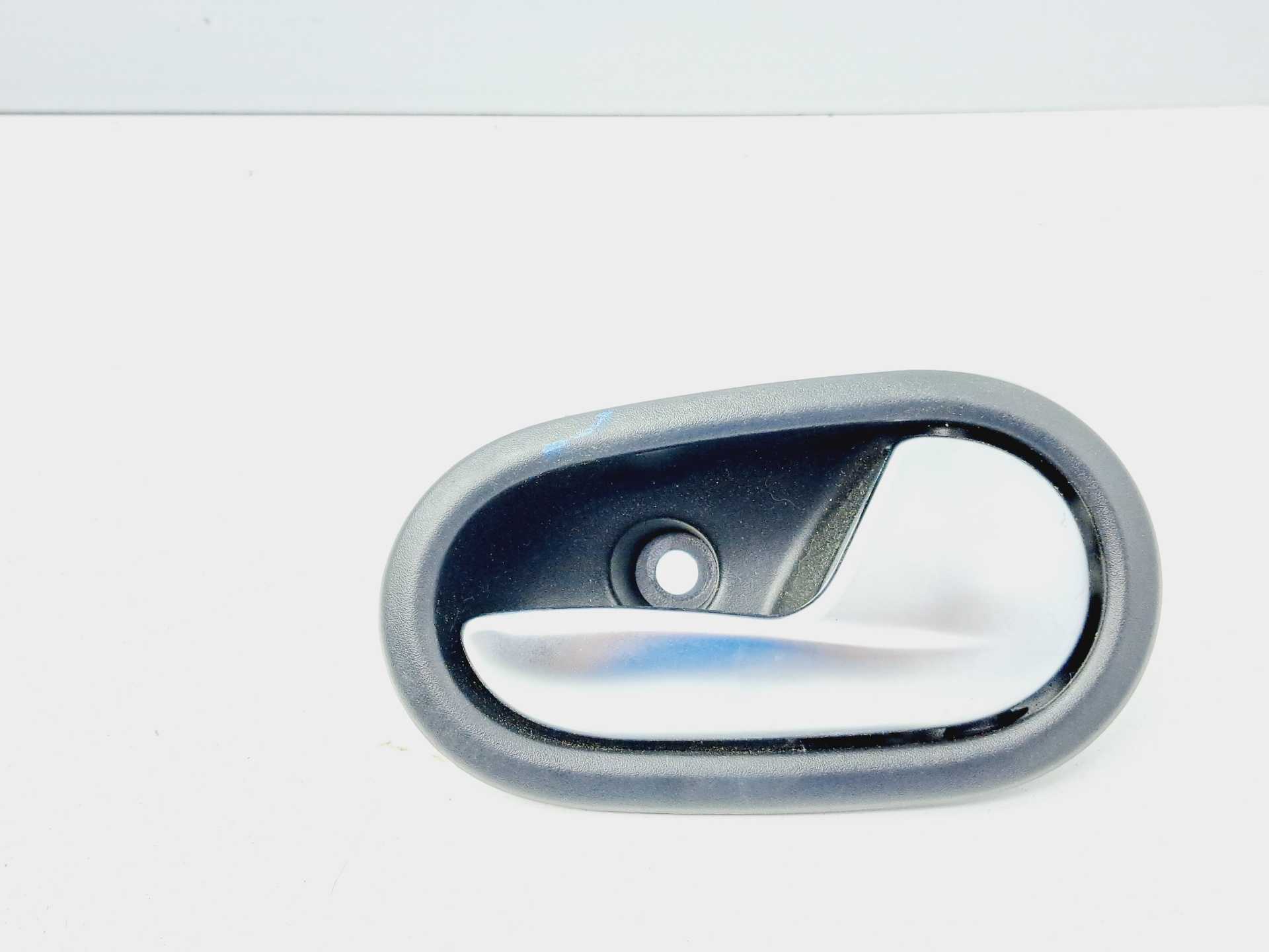 Recambio de maneta interior delantera derecha para dacia sandero comfort referencia OEM IAM 826724918R  
