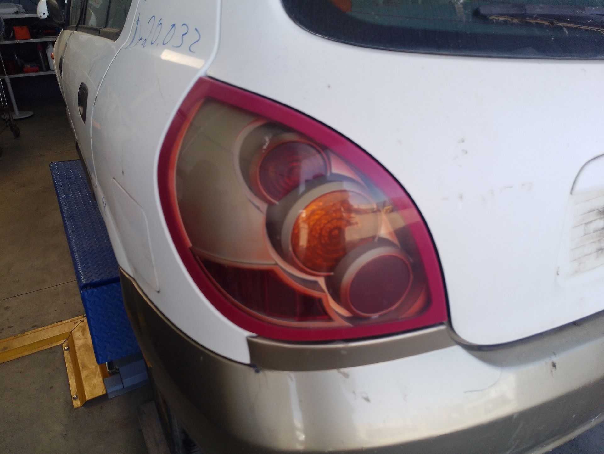 Recambio de piloto trasero izquierdo para nissan almera ii hatchback (n16) 1.5 dci referencia OEM IAM 26555BN011  