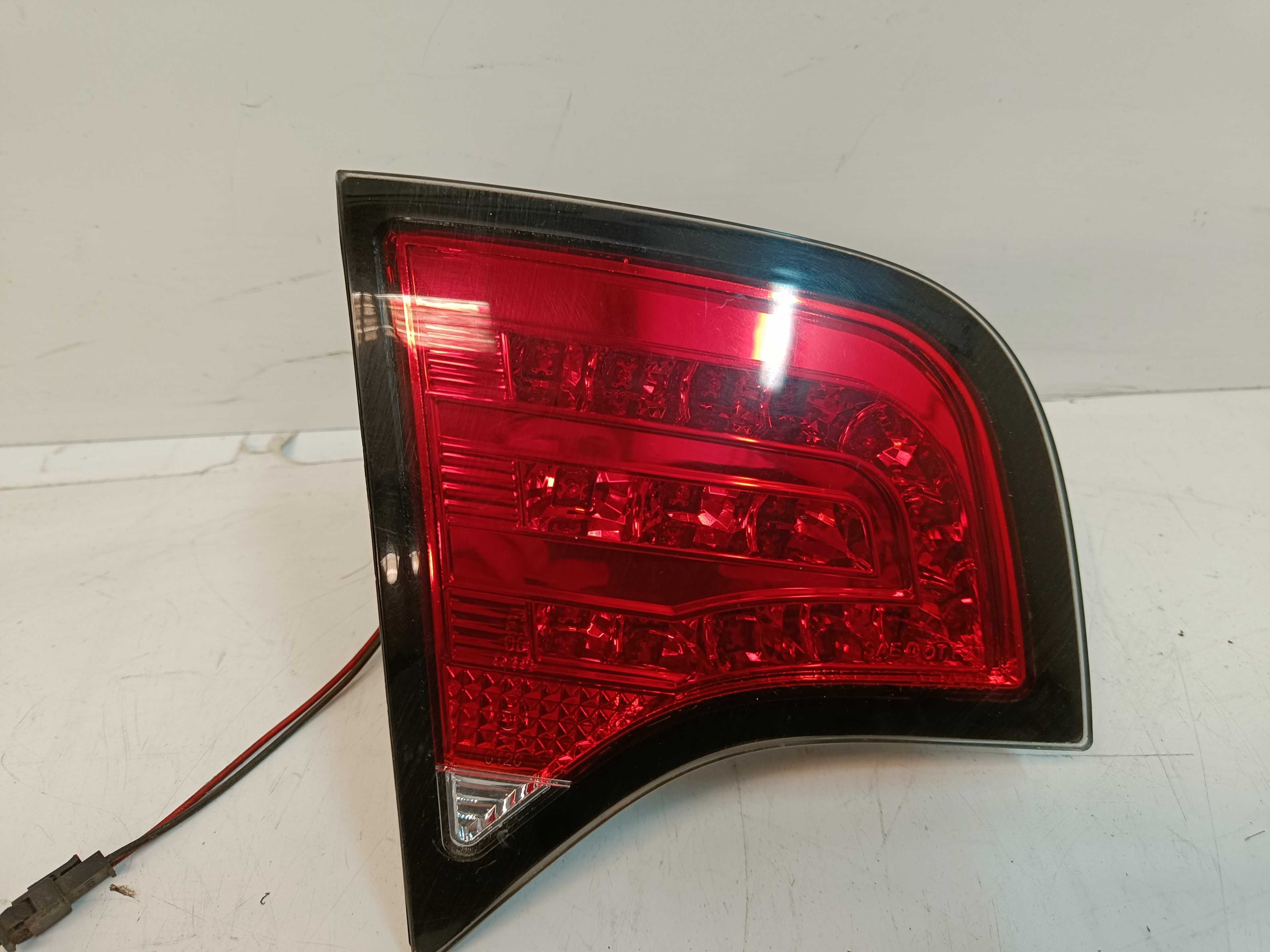 Recambio de piloto porton trasero izquierdo para audi a4 berlina (8e) 1.8 20v turbo referencia OEM IAM   