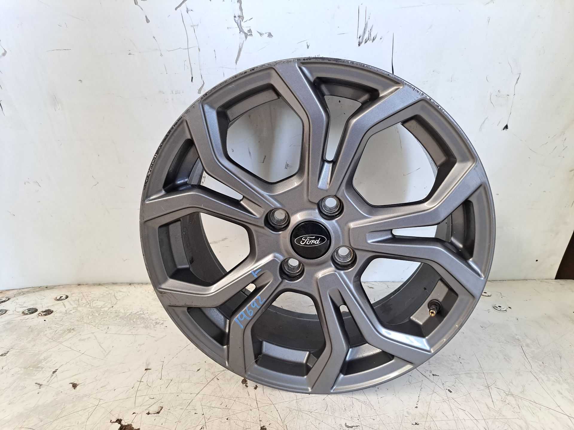 Recambio de llanta para ford fiesta (ce1) st-line referencia OEM IAM r17 h1bj1007d1a 