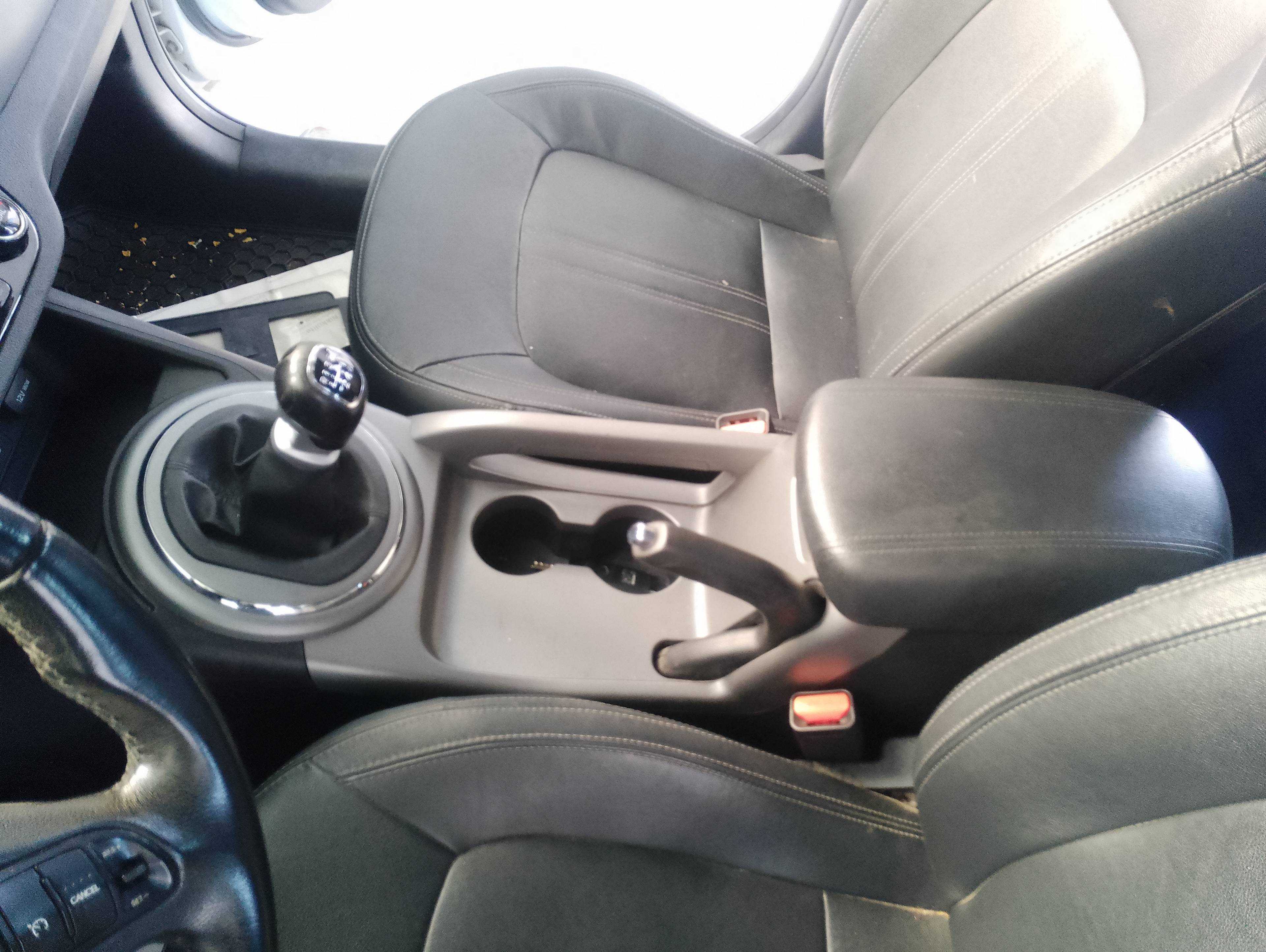 Recambio de apoyabrazos central para kia sportage business 2wd referencia OEM IAM 846513W020  