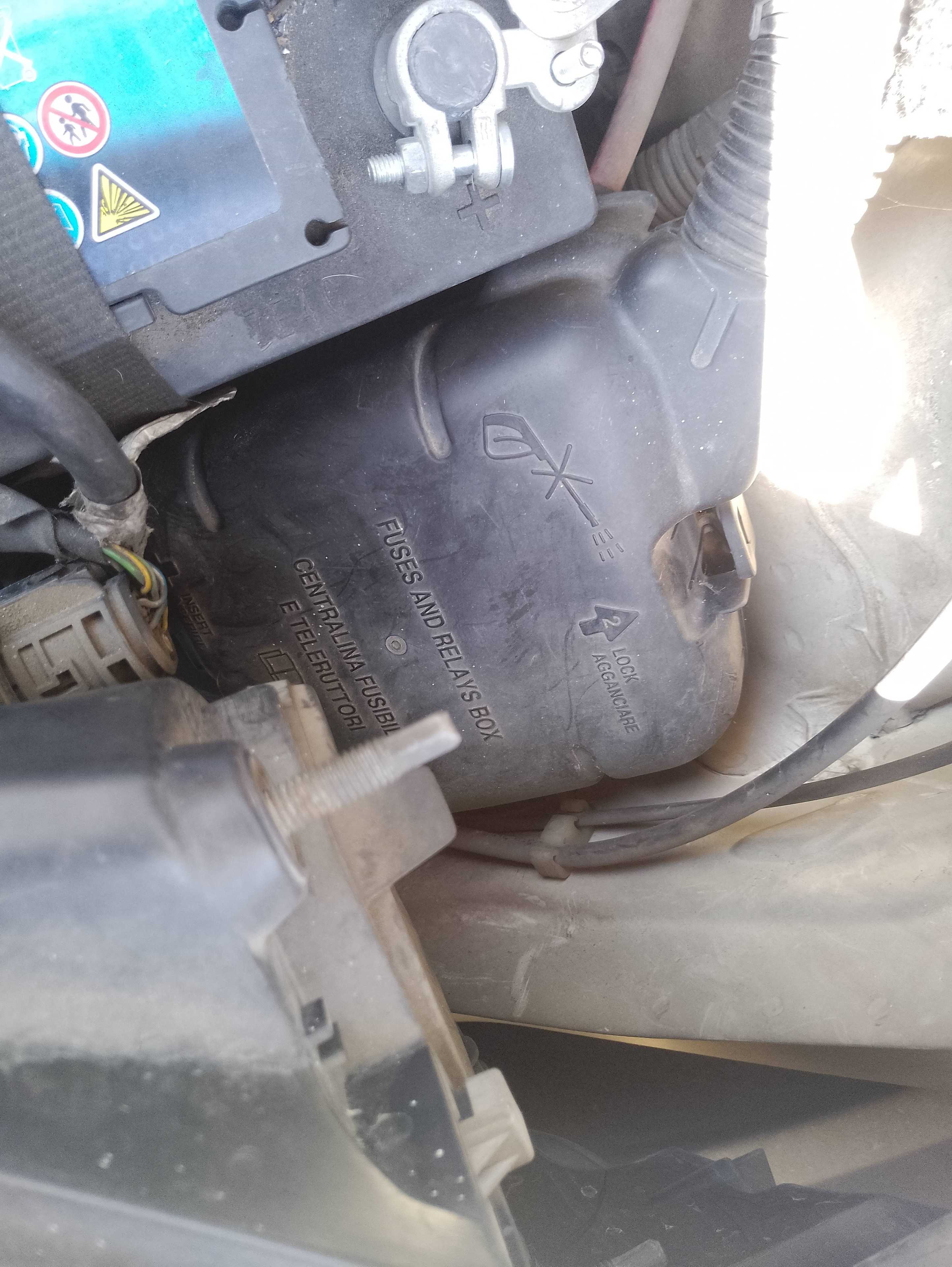 Recambio de caja reles / fusibles para fiat fiorino adventure cargo referencia OEM IAM   