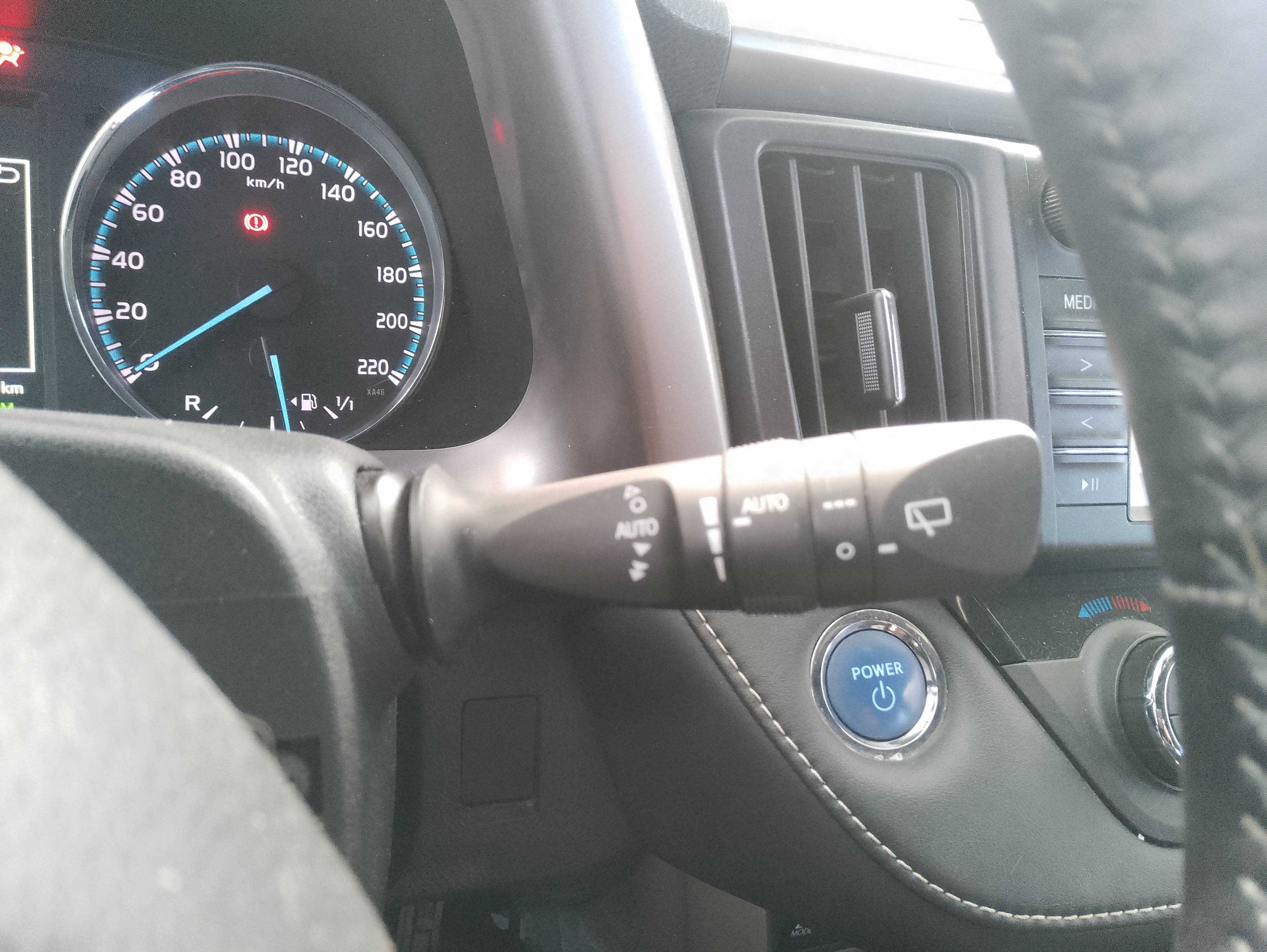 Recambio de mando limpia para toyota rav4 hybrid 4x2 black edition referencia OEM IAM   