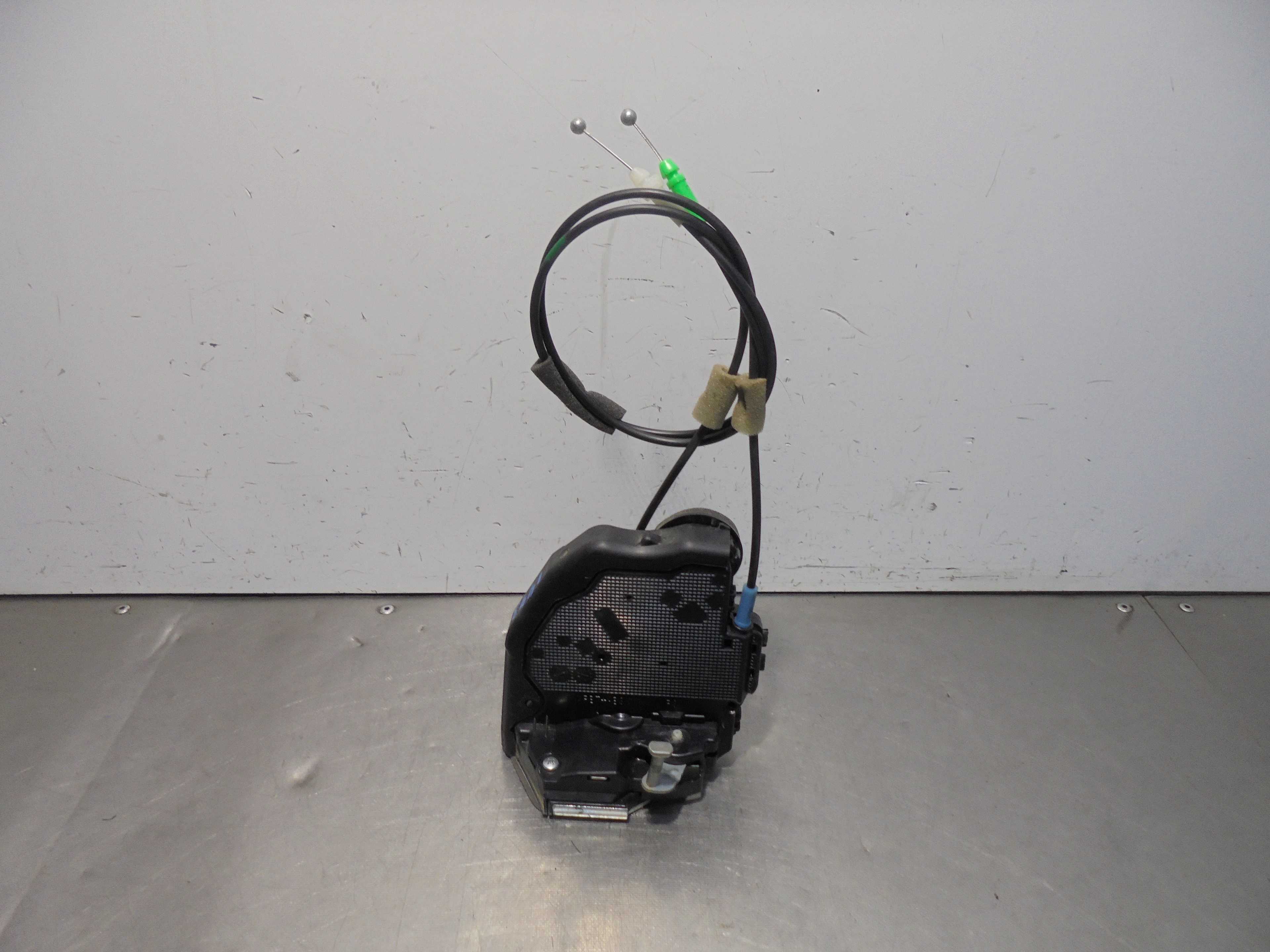 Recambio de cerradura puerta trasera derecha para toyota rav 4 advance hybrid referencia OEM IAM A046693 ELECTRICA 5 P 