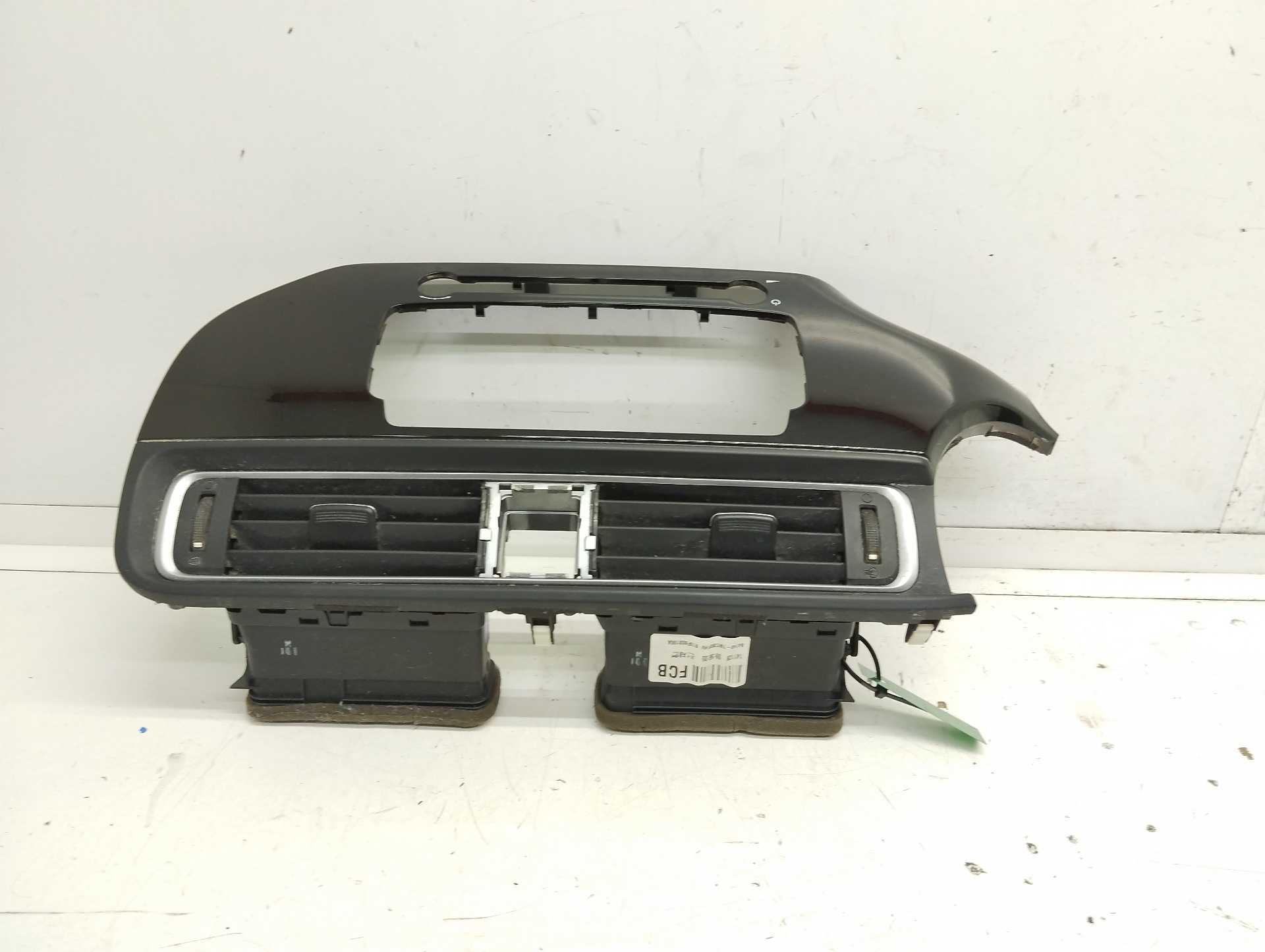 Recambio de aireador central para kia rio basic referencia OEM IAM 974101WAA0  