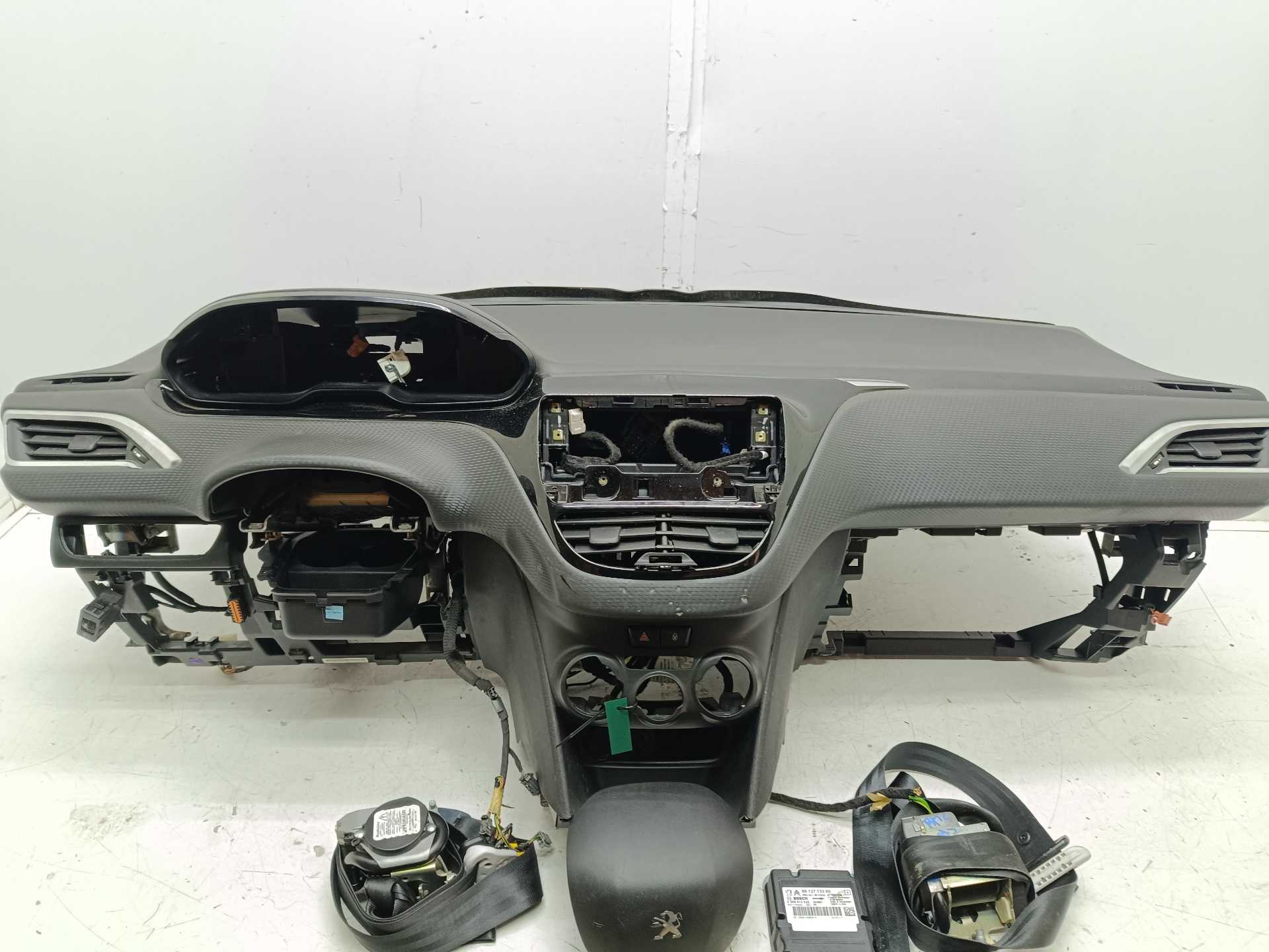 Recambio de kit airbag para peugeot 208 style referencia OEM IAM 98021008XM  