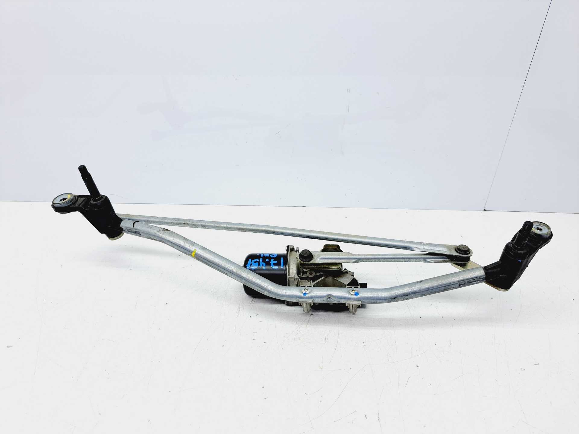 Recambio de motor limpia delantero para dacia sandero comfort referencia OEM IAM 288009321R VALEO 