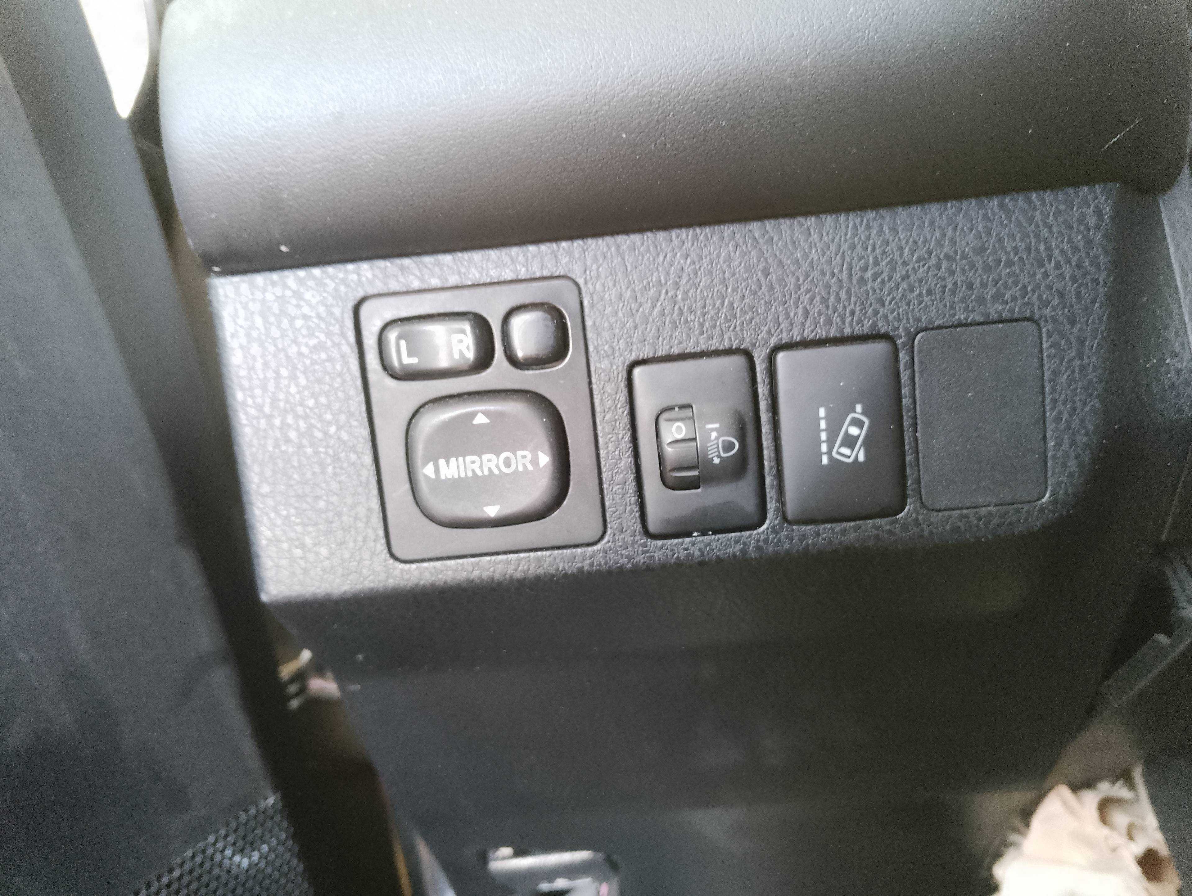 Recambio de mando retrovisor para toyota rav4 hybrid 4x2 black edition referencia OEM IAM   