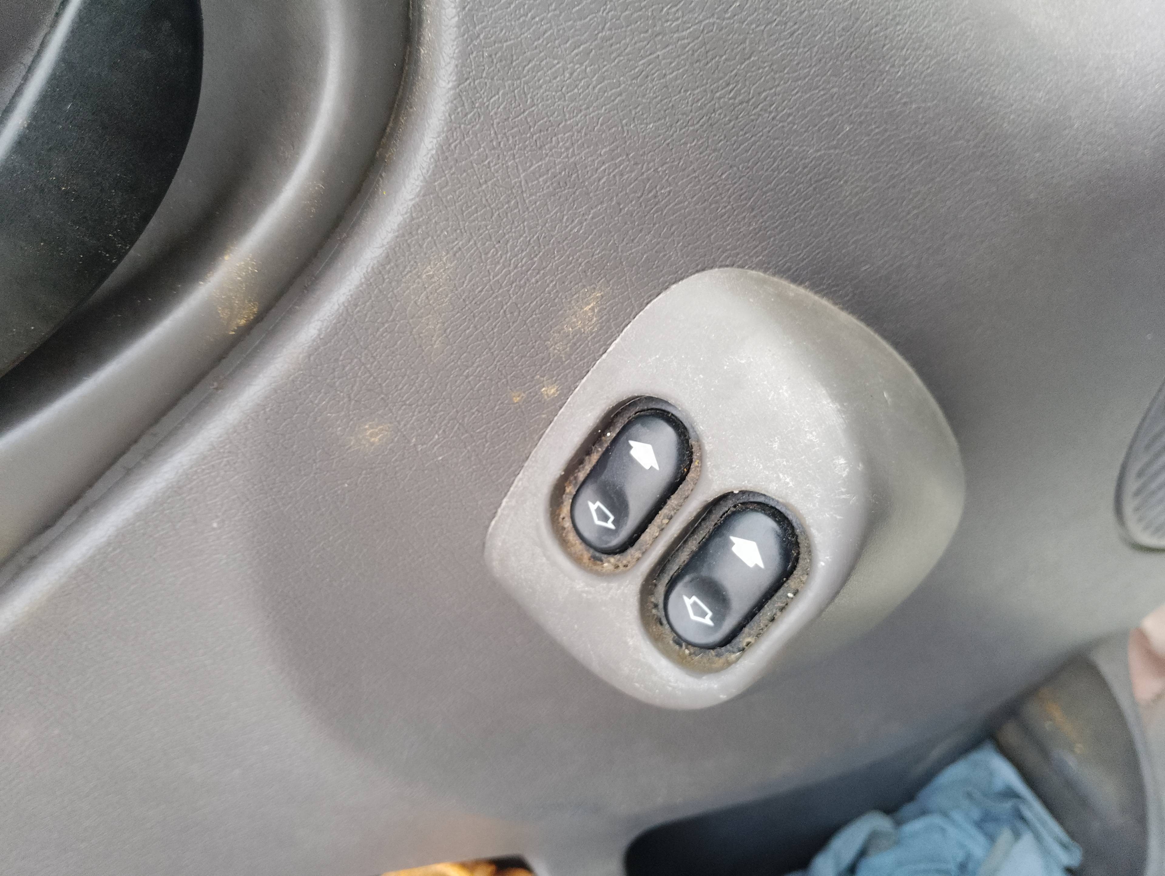Recambio de mando elevalunas delantero izquierdo para ford transit mod. 2000 bus referencia OEM IAM   