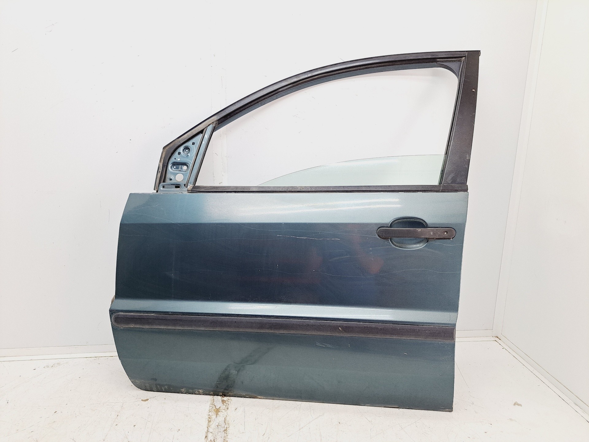 Recambio de puerta delantera izquierda para ford fusion (cbk) ambiente referencia OEM IAM  1692551 