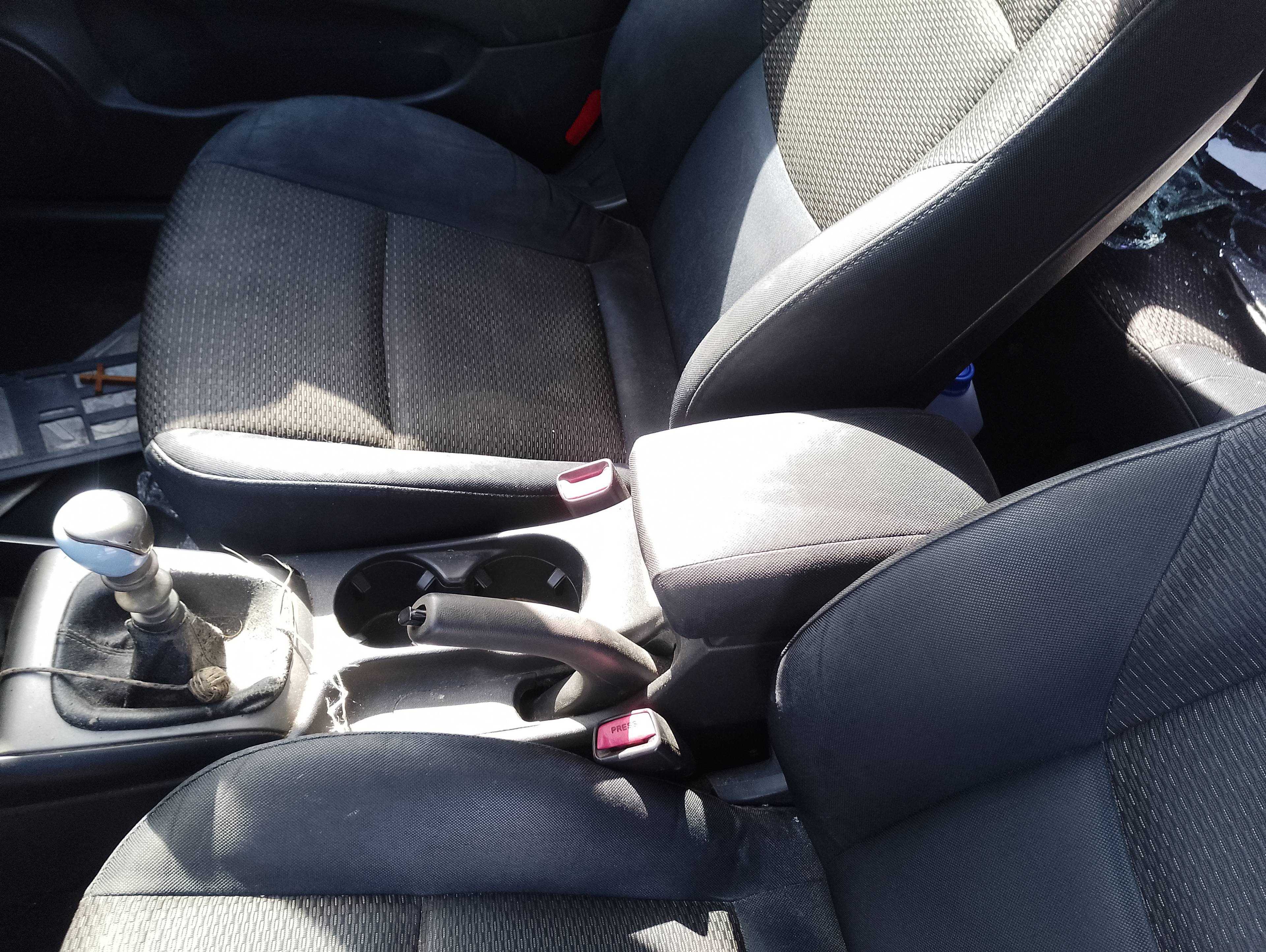 Recambio de apoyabrazos central para hyundai i30 classic referencia OEM IAM   