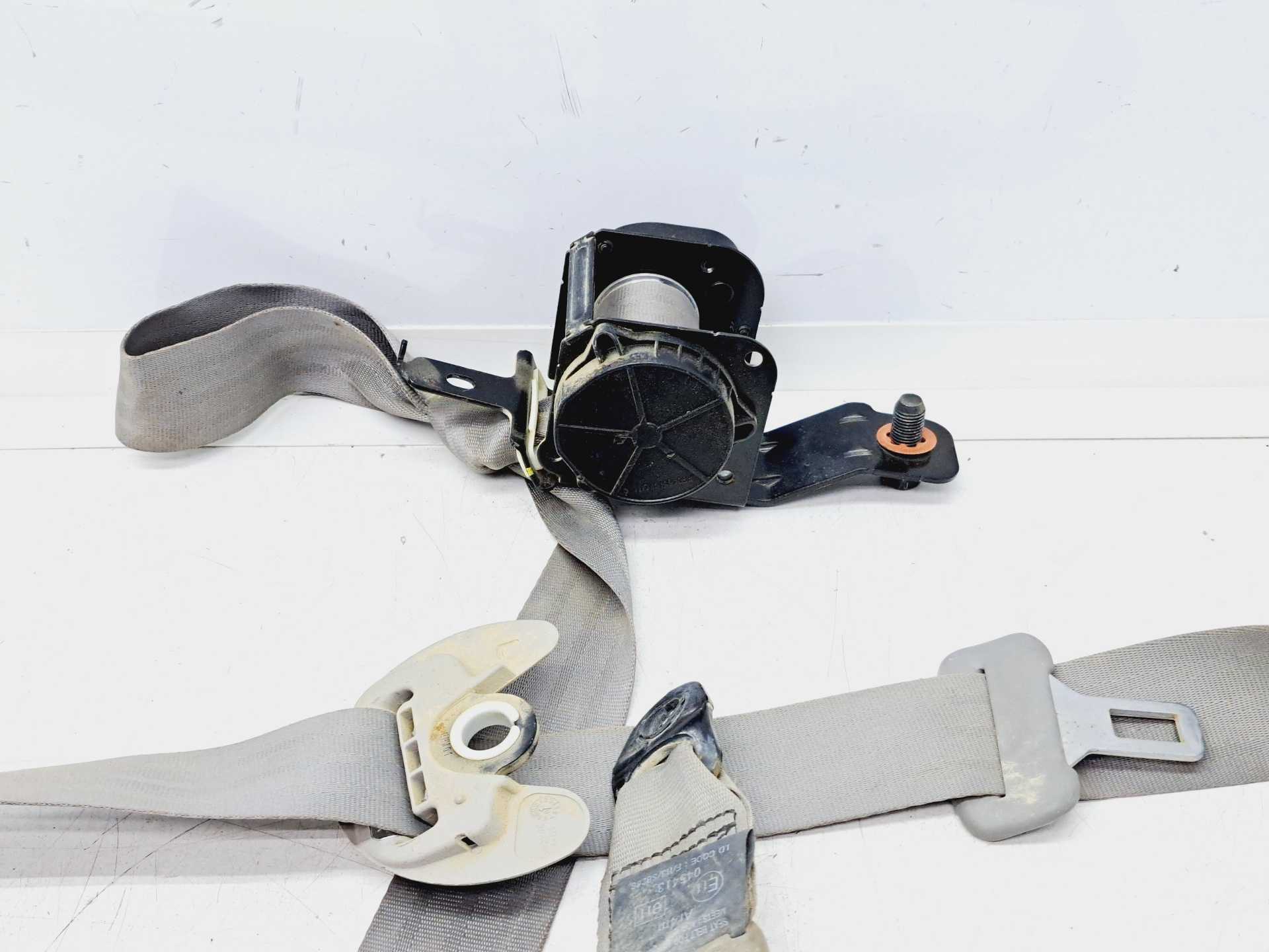Recambio de cinturon seguridad trasero izquierdo para kia carnival 2.9 crdi vgt active referencia OEM IAM 898104D100  