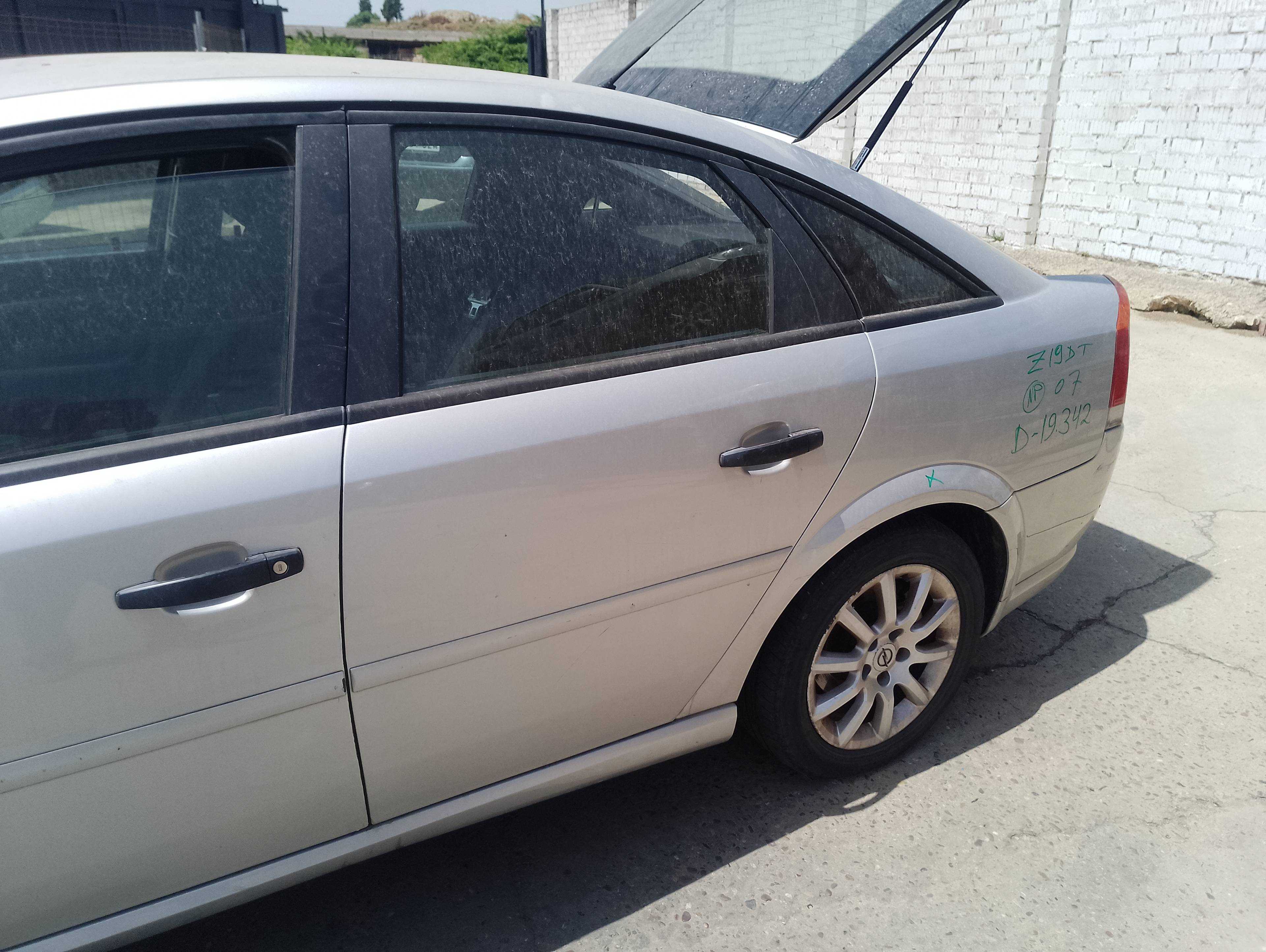 Recambio de puerta trasera izquierda para opel vectra c berlina elegance referencia OEM IAM   