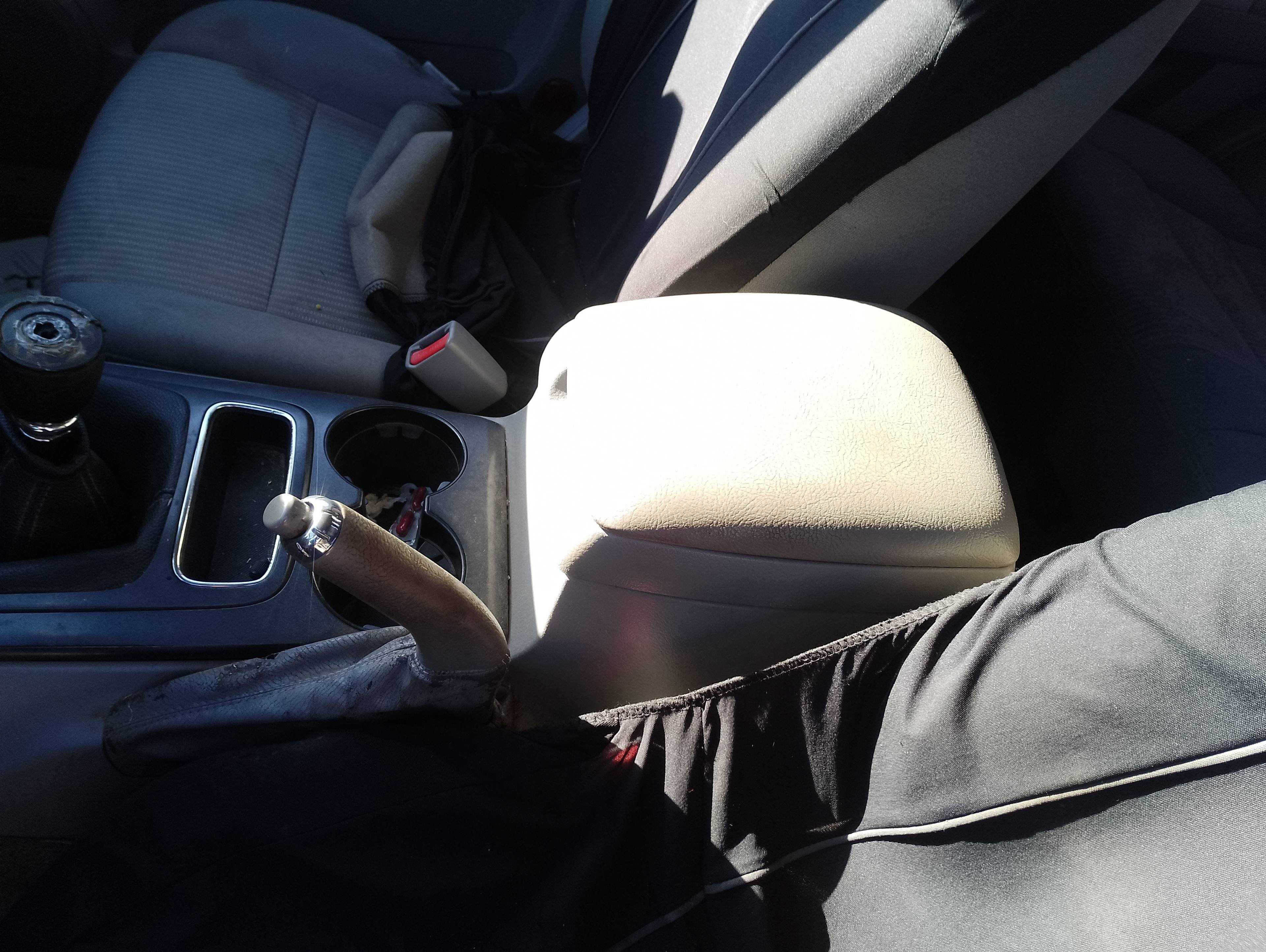 Recambio de apoyabrazos central para kia sorento 2.5 crdi active referencia OEM IAM   