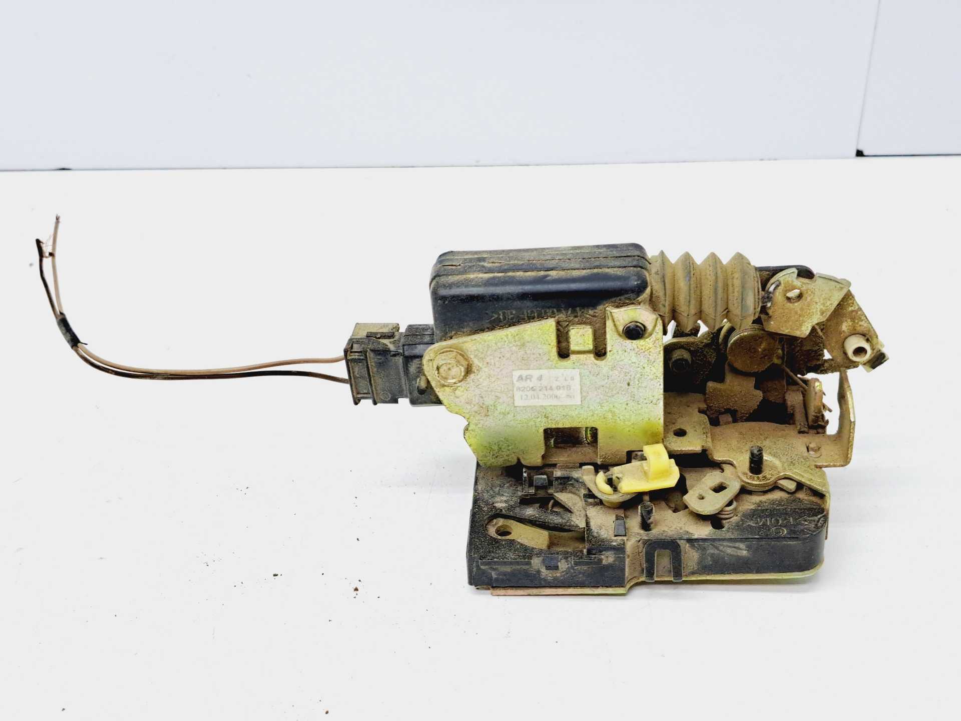 Recambio de cerradura puerta trasera izquierda para dacia logan ambiance referencia OEM IAM 8200214018  