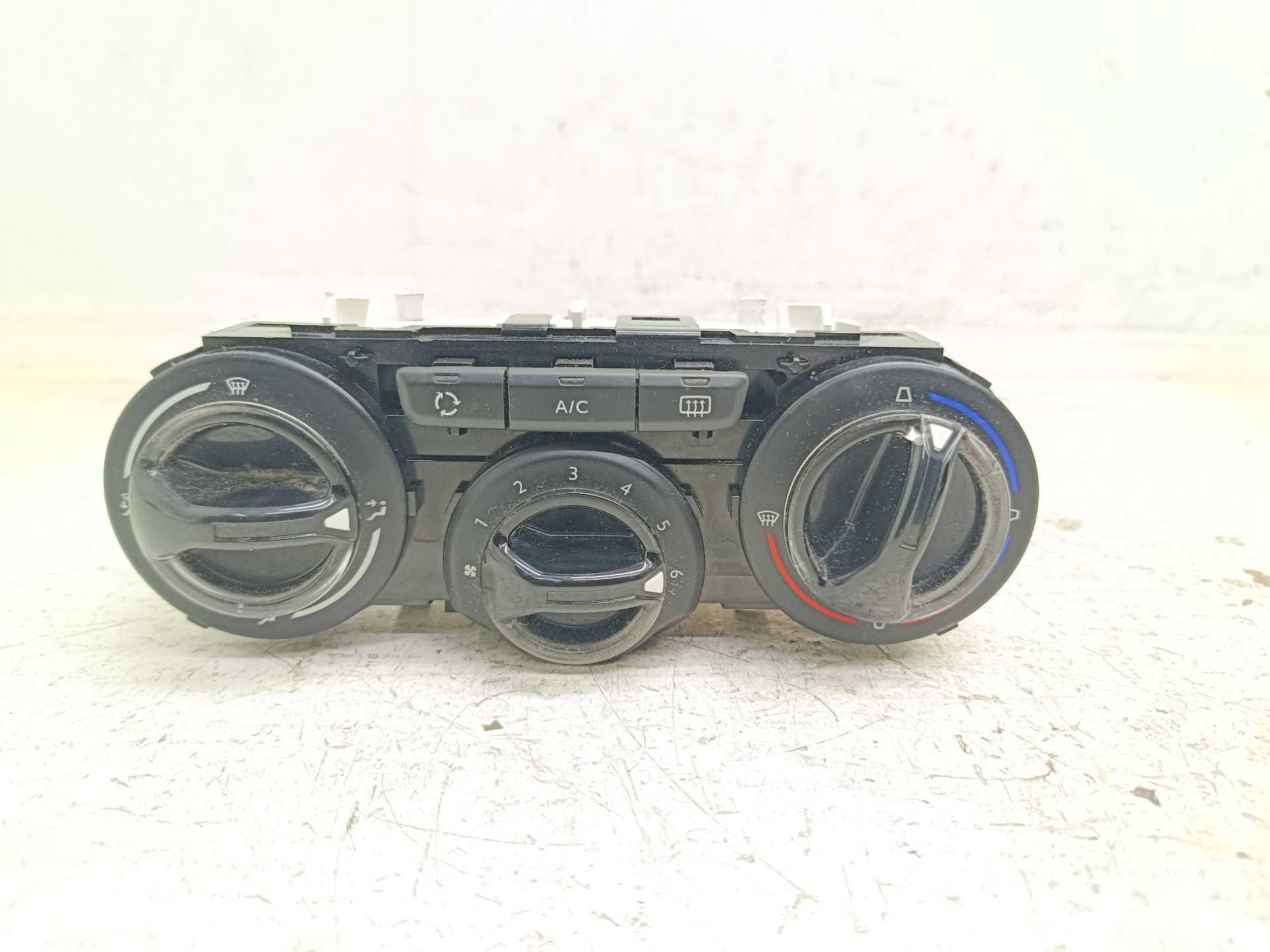 Recambio de mando calefaccion / aire acondicionado para peugeot 208 style referencia OEM IAM E1063071  