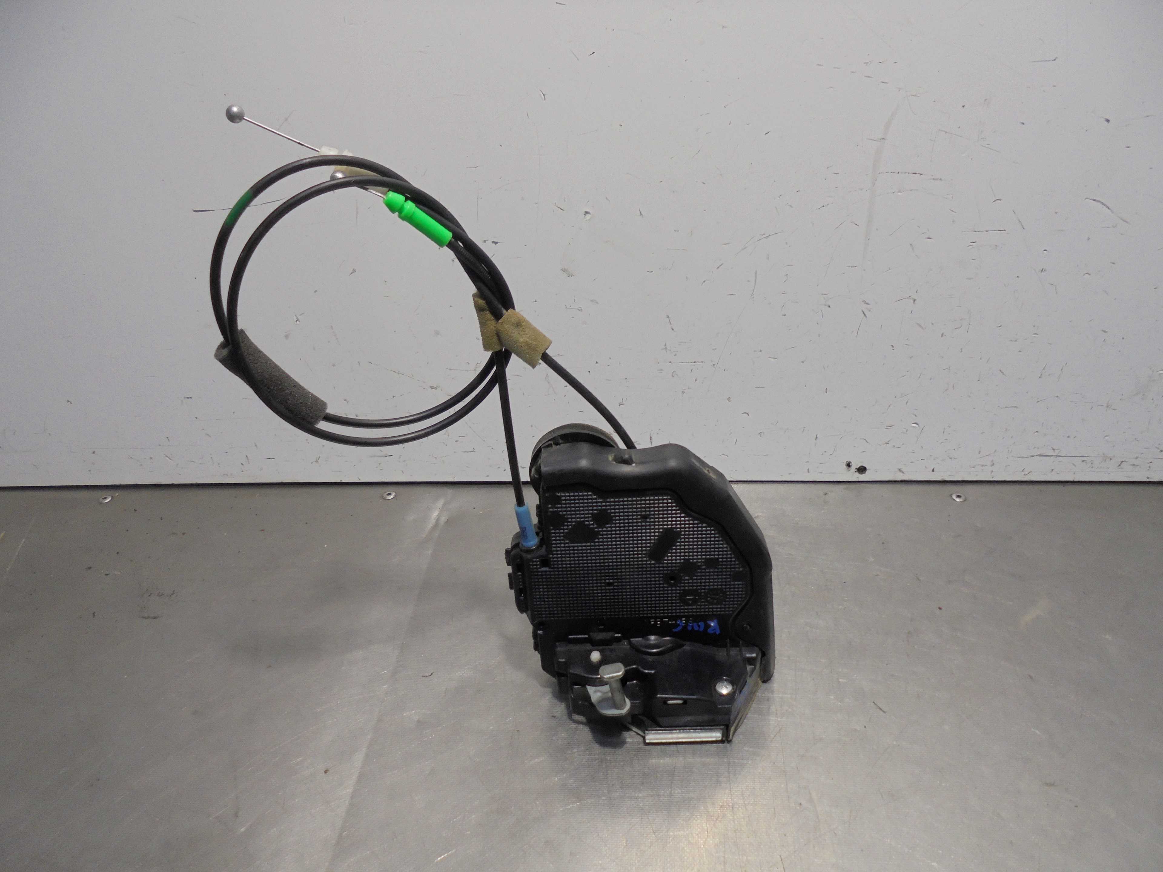 Recambio de cerradura puerta trasera izquierda para toyota rav 4 advance hybrid referencia OEM IAM A046693 ELECTRICA 5 P 