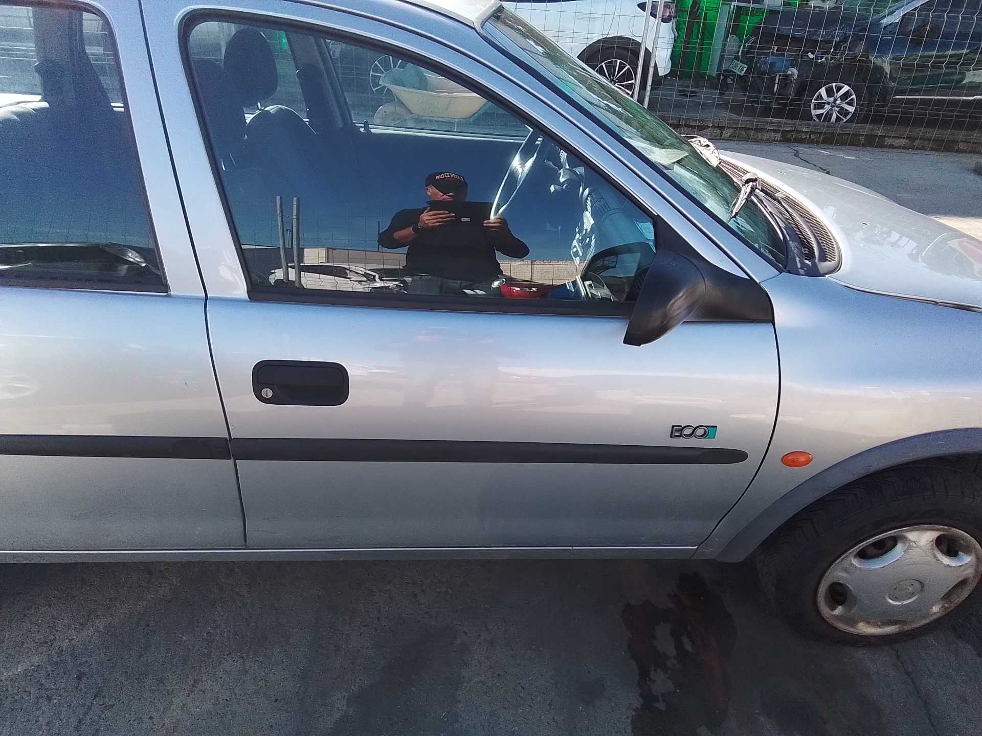 Recambio de puerta delantera derecha para opel corsa b eco referencia OEM IAM   