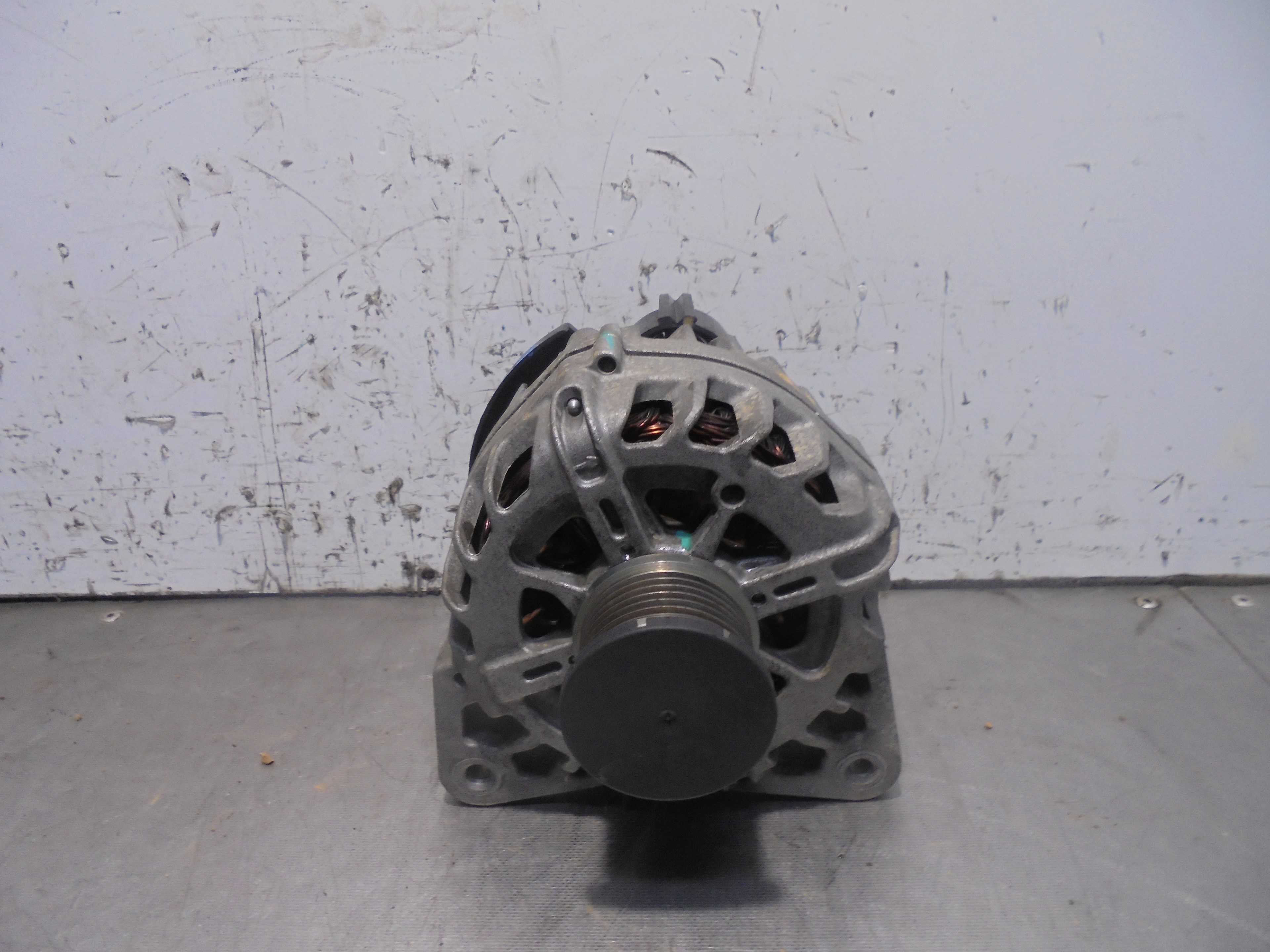 Recambio de alternador para renault megane iv berlina 5p bose-edition referencia OEM IAM 231008040R VALEO 