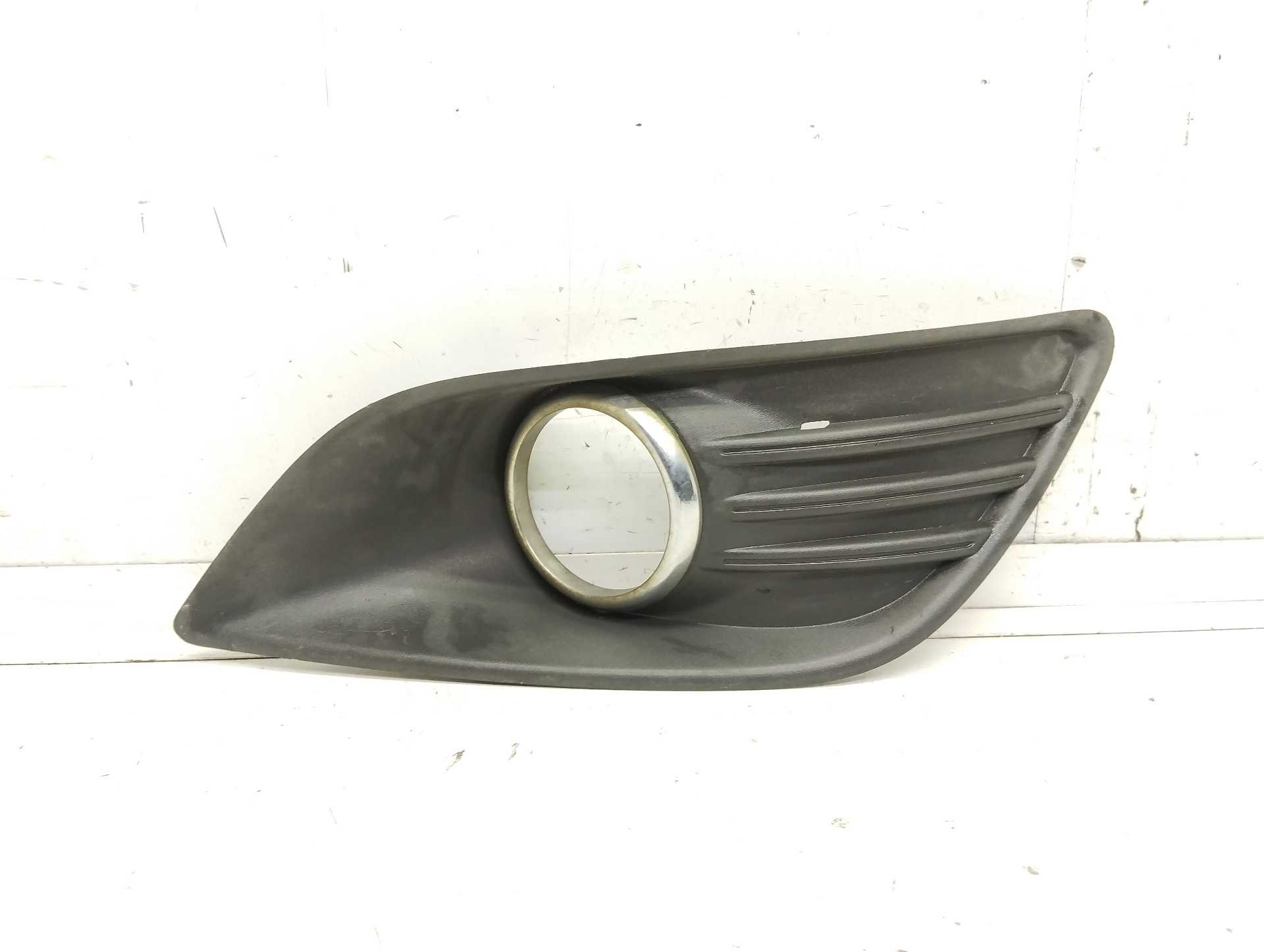 Recambio de moldura antiniebla izquierda para ford focus turnier (cb4) trend referencia OEM IAM 8M5119952AE  