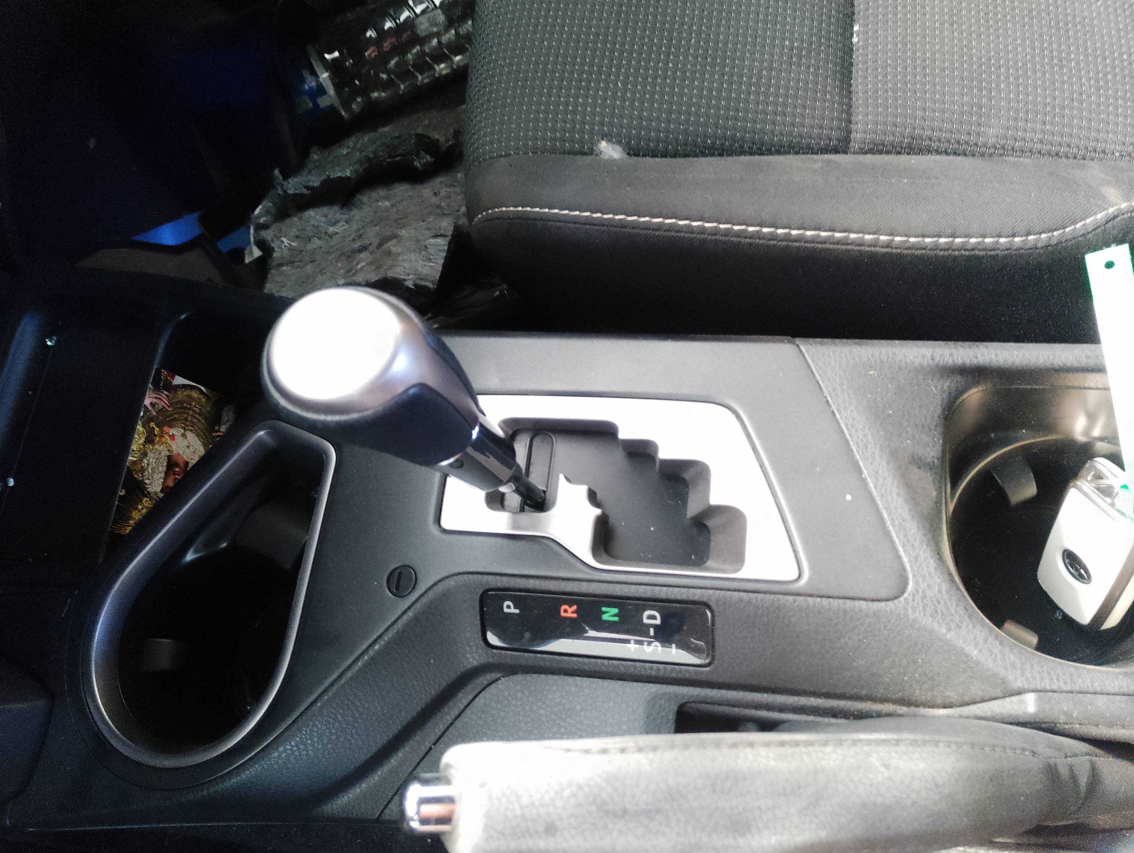Recambio de palanca cambio para toyota rav4 hybrid 4x2 black edition referencia OEM IAM   