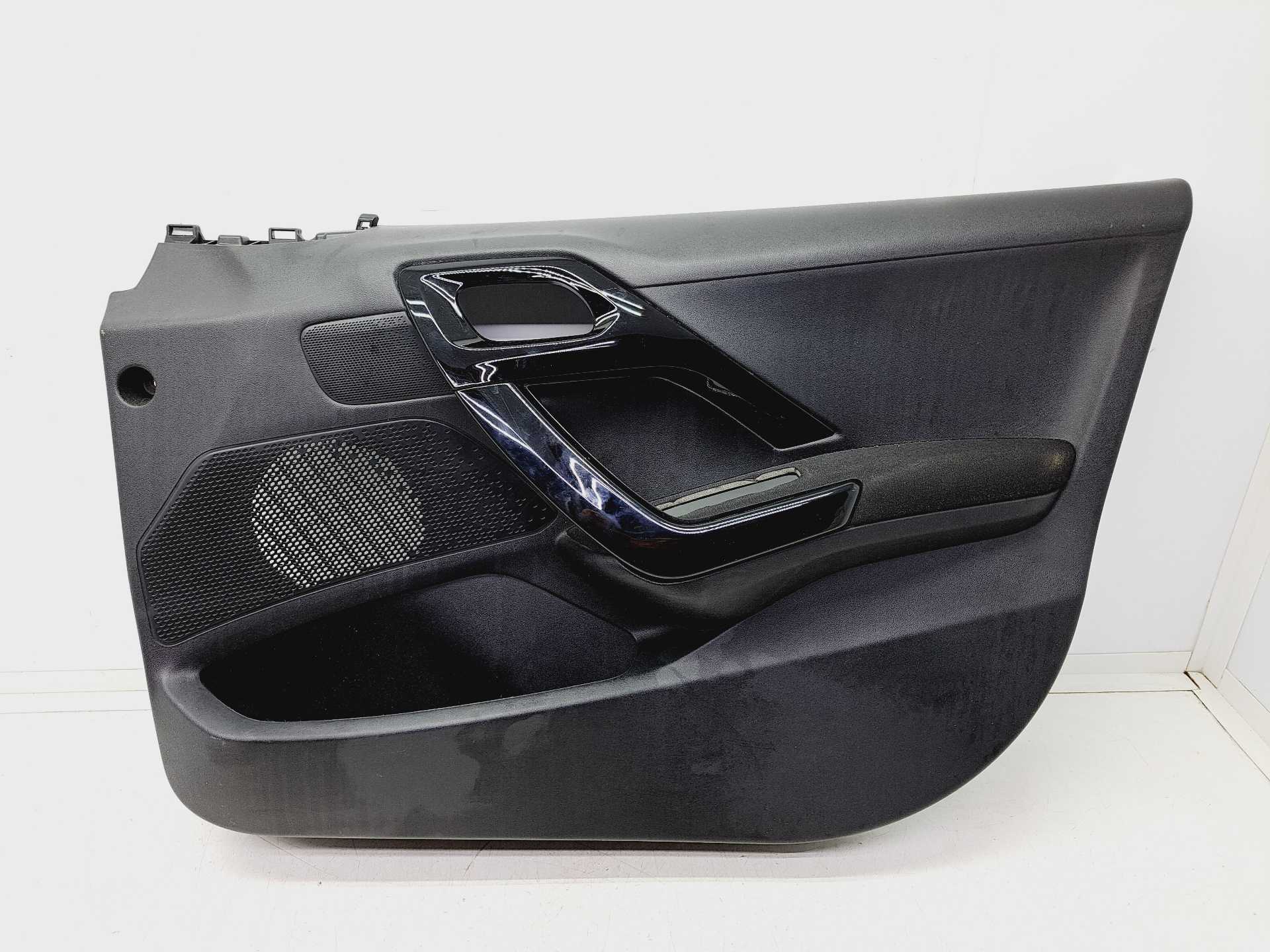 Recambio de guarnecido puerta delantera derecha para peugeot 208 1.2 12v e-vti referencia OEM IAM 491100112818 VISTEON 