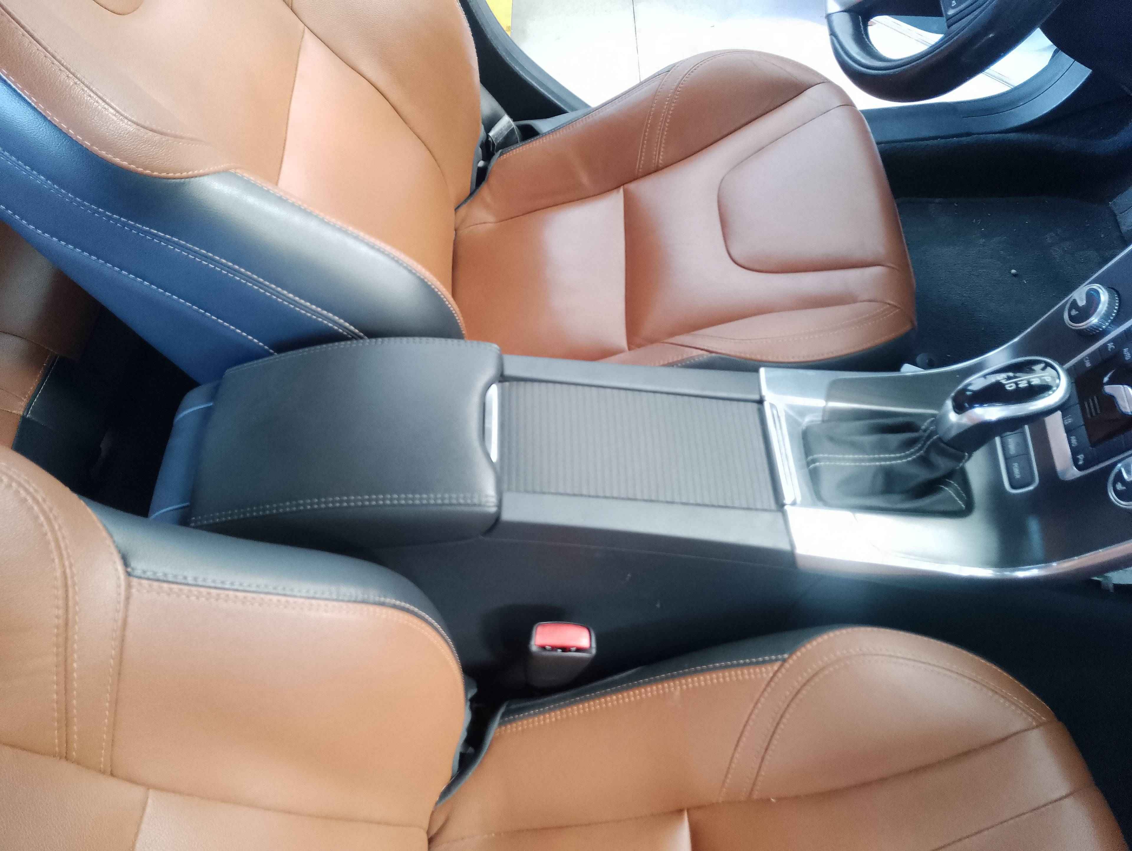 Recambio de apoyabrazos central para volvo v60 kombi plug-in hybrid awd referencia OEM IAM   