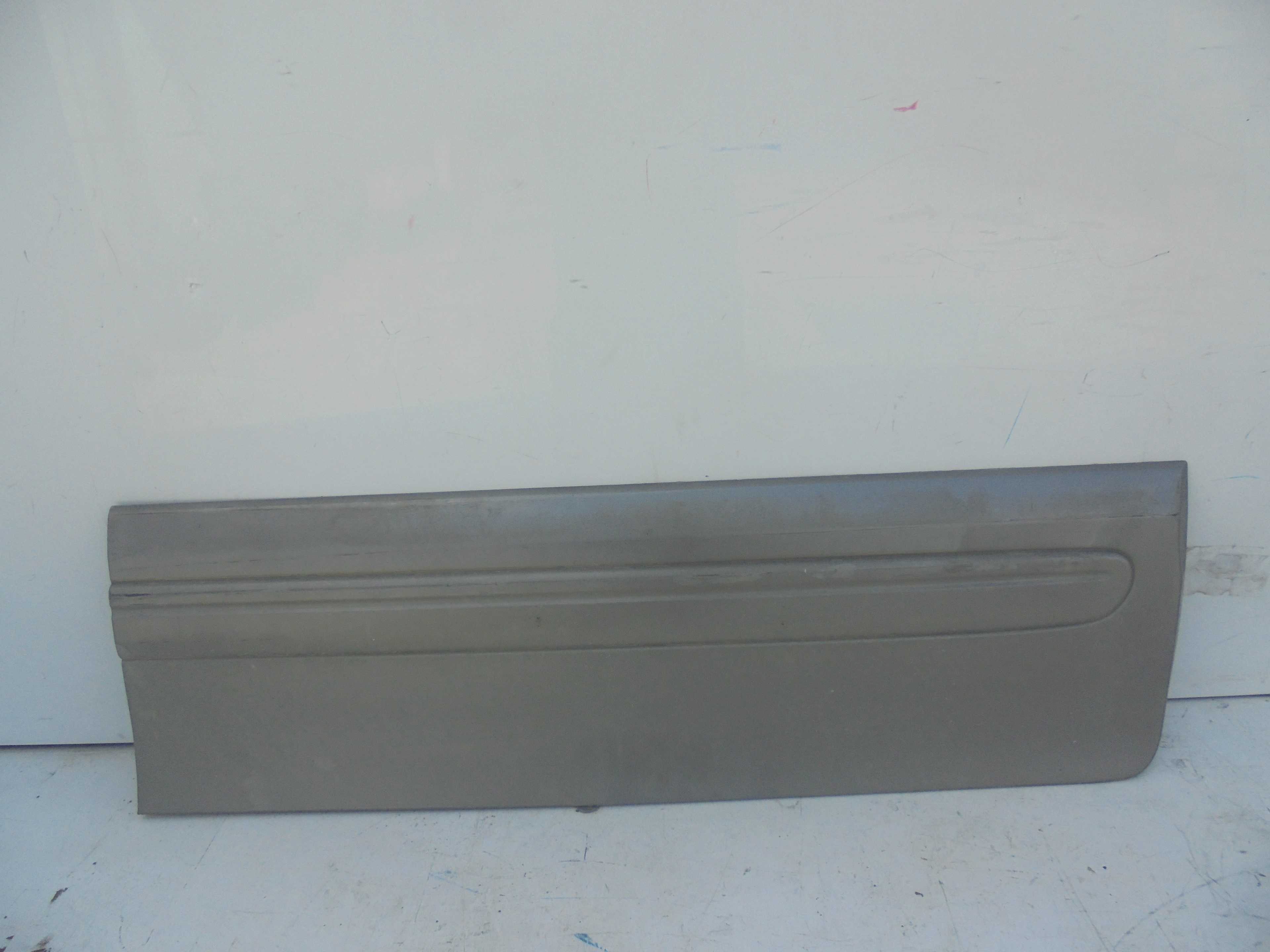 Recambio de moldura para kia carnival ii 2.9 cdri ex referencia OEM IAM   