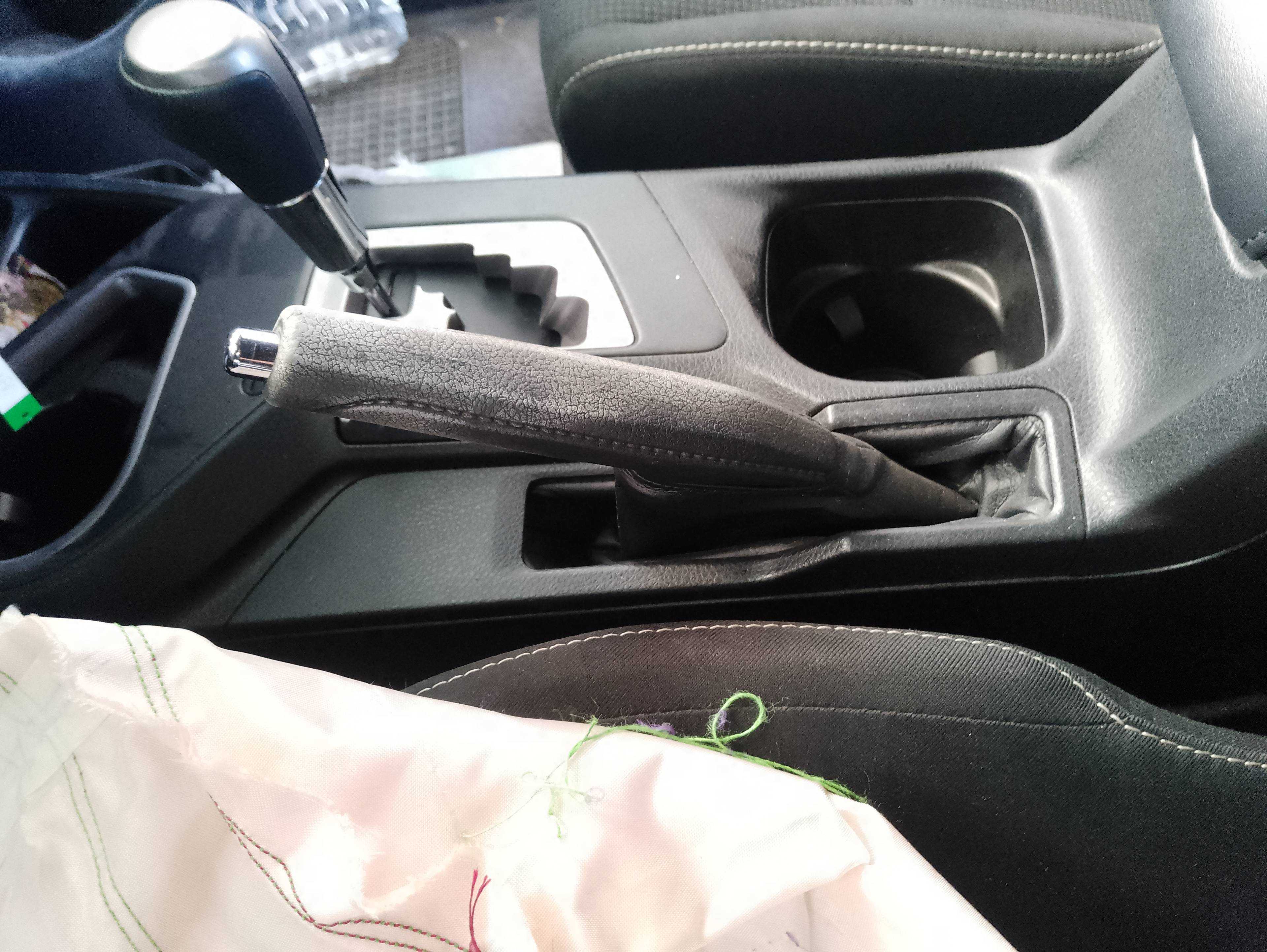 Recambio de palanca freno para toyota rav4 hybrid 4x2 black edition referencia OEM IAM   