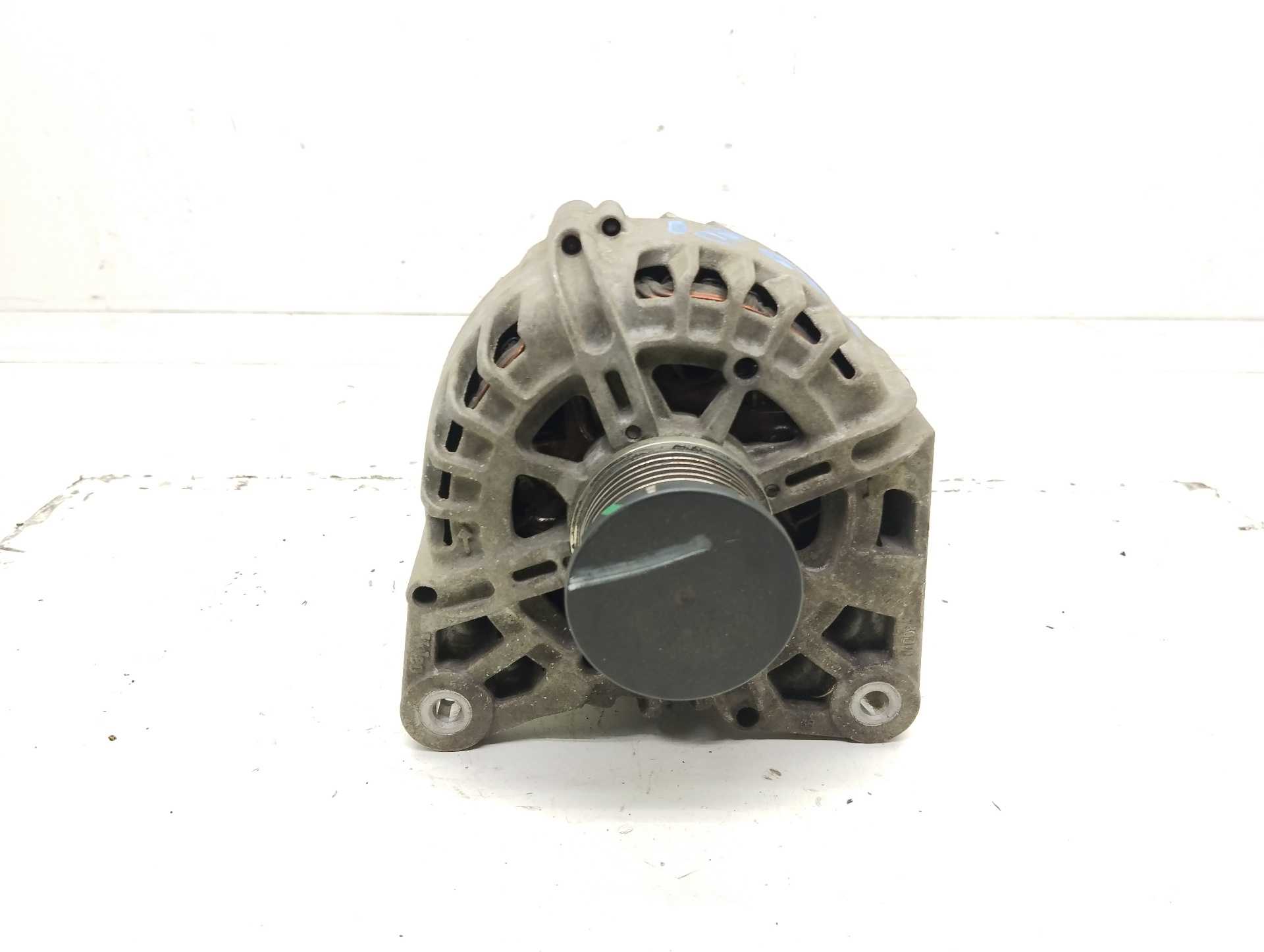 Recambio de alternador para renault megane iii berlina 5 p 1.2 16v referencia OEM IAM 8200849752C 2606154D VALEO