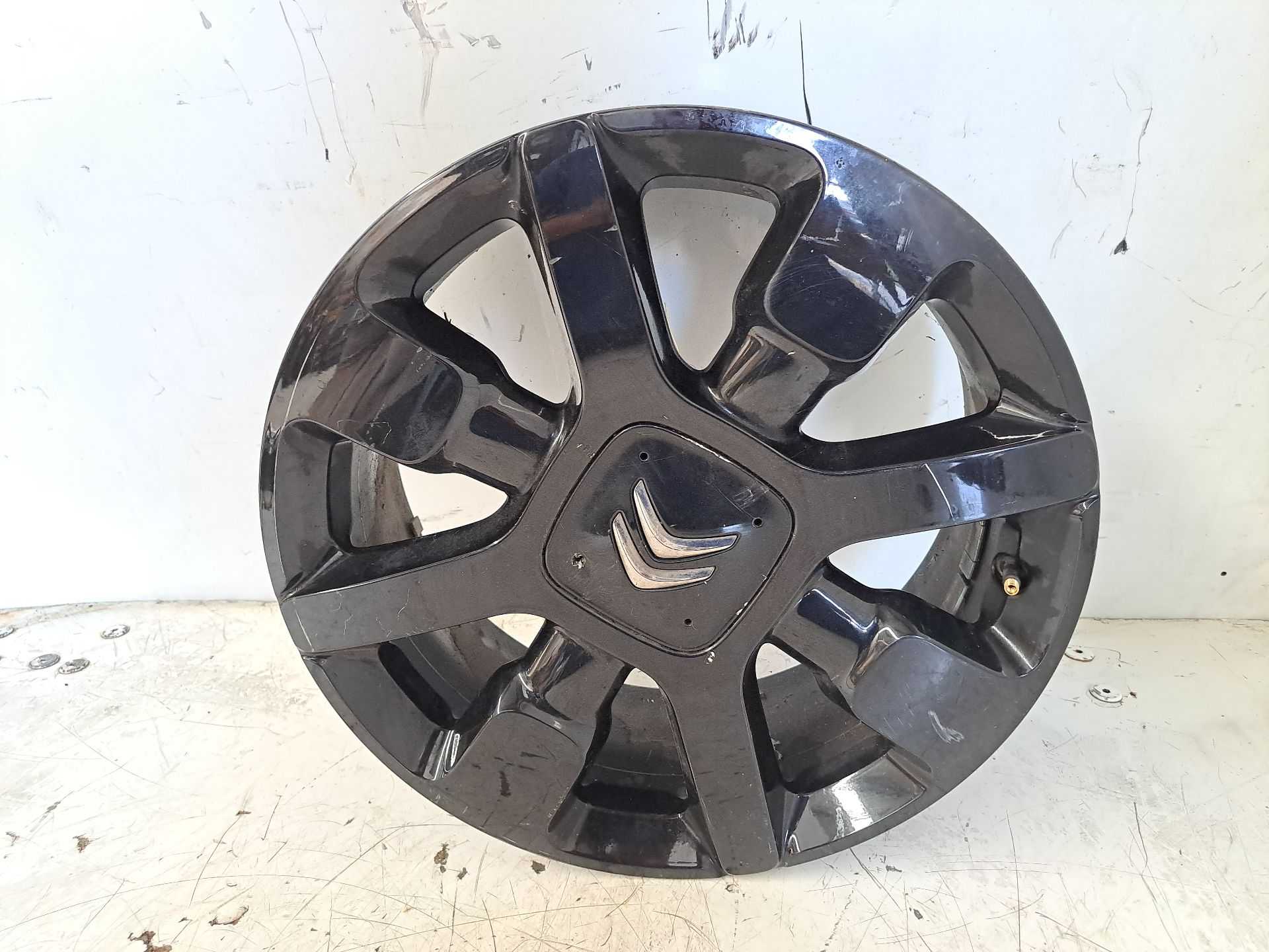 Recambio de llanta para citroën c4 cactus feel referencia OEM IAM r17 9800494077 