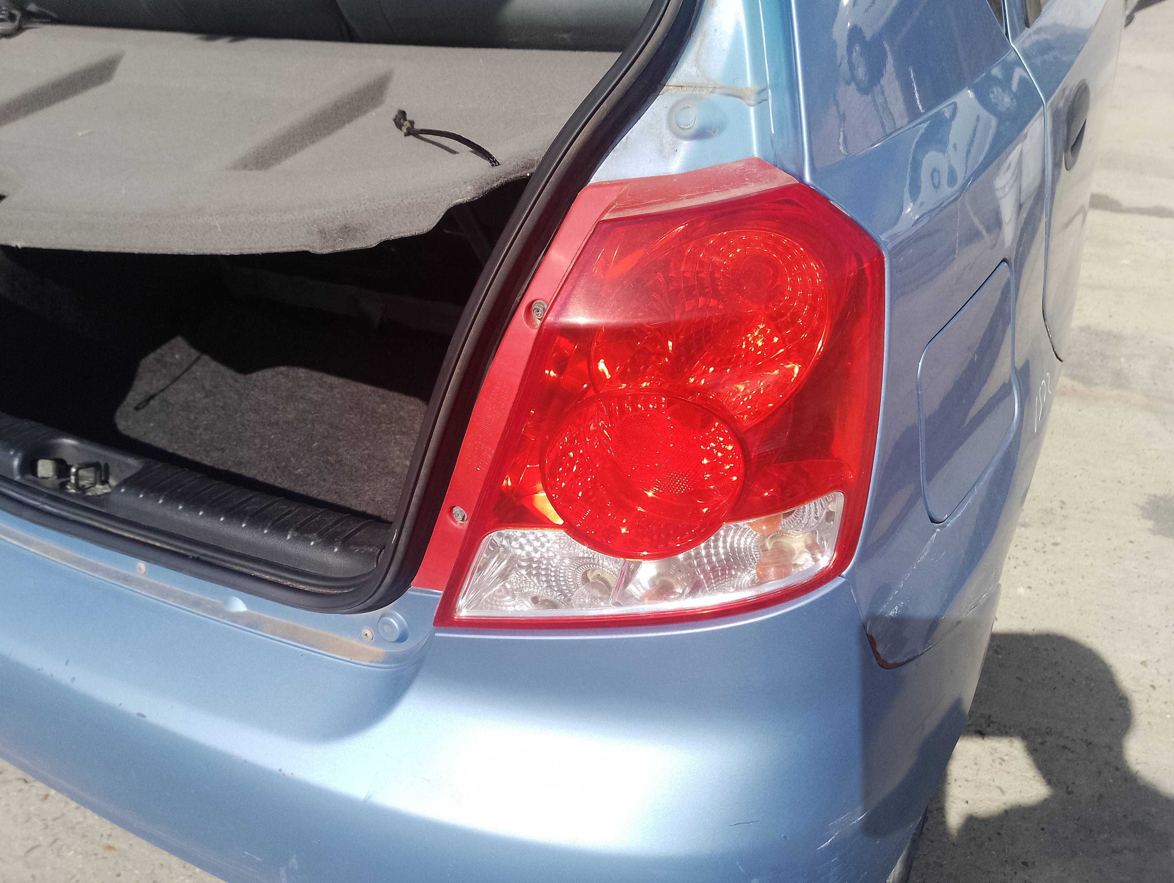Recambio de piloto trasero derecho para daewoo kalos 1.4 se referencia OEM IAM   