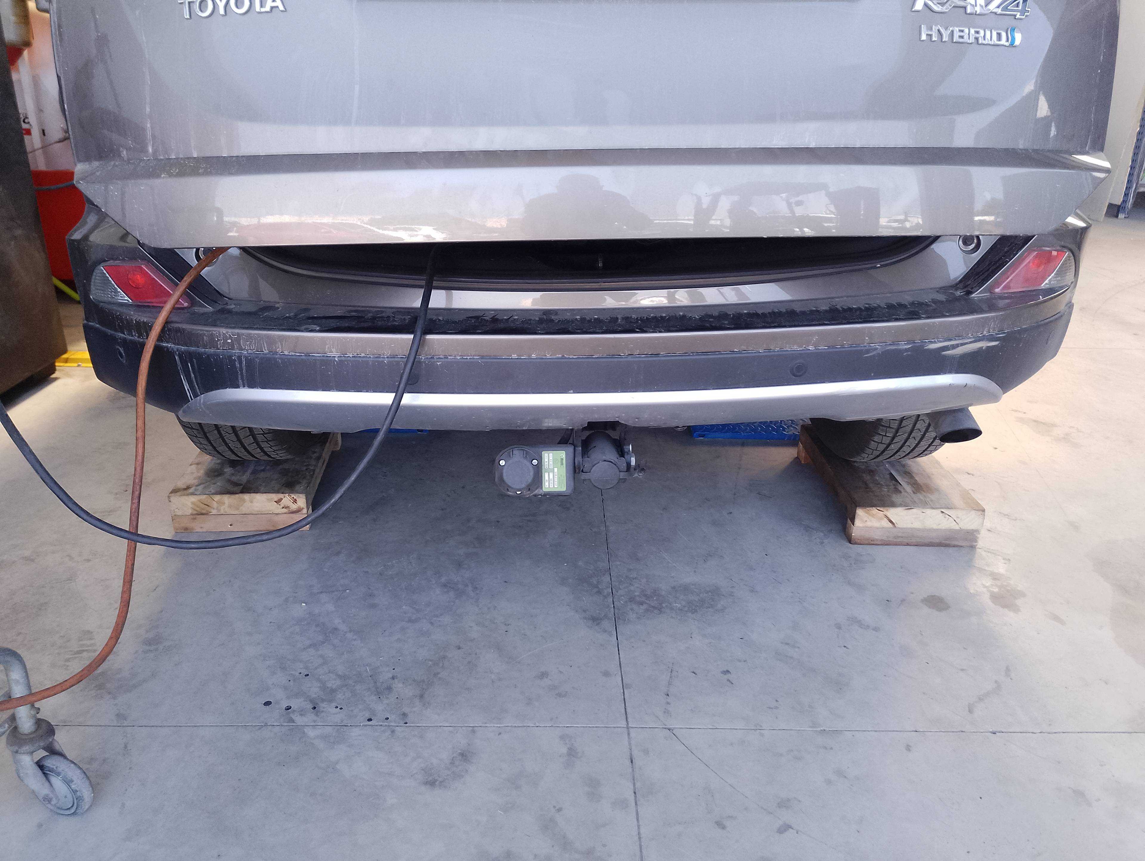 Recambio de paragolpes trasero para toyota rav4 hybrid 4x2 black edition referencia OEM IAM   