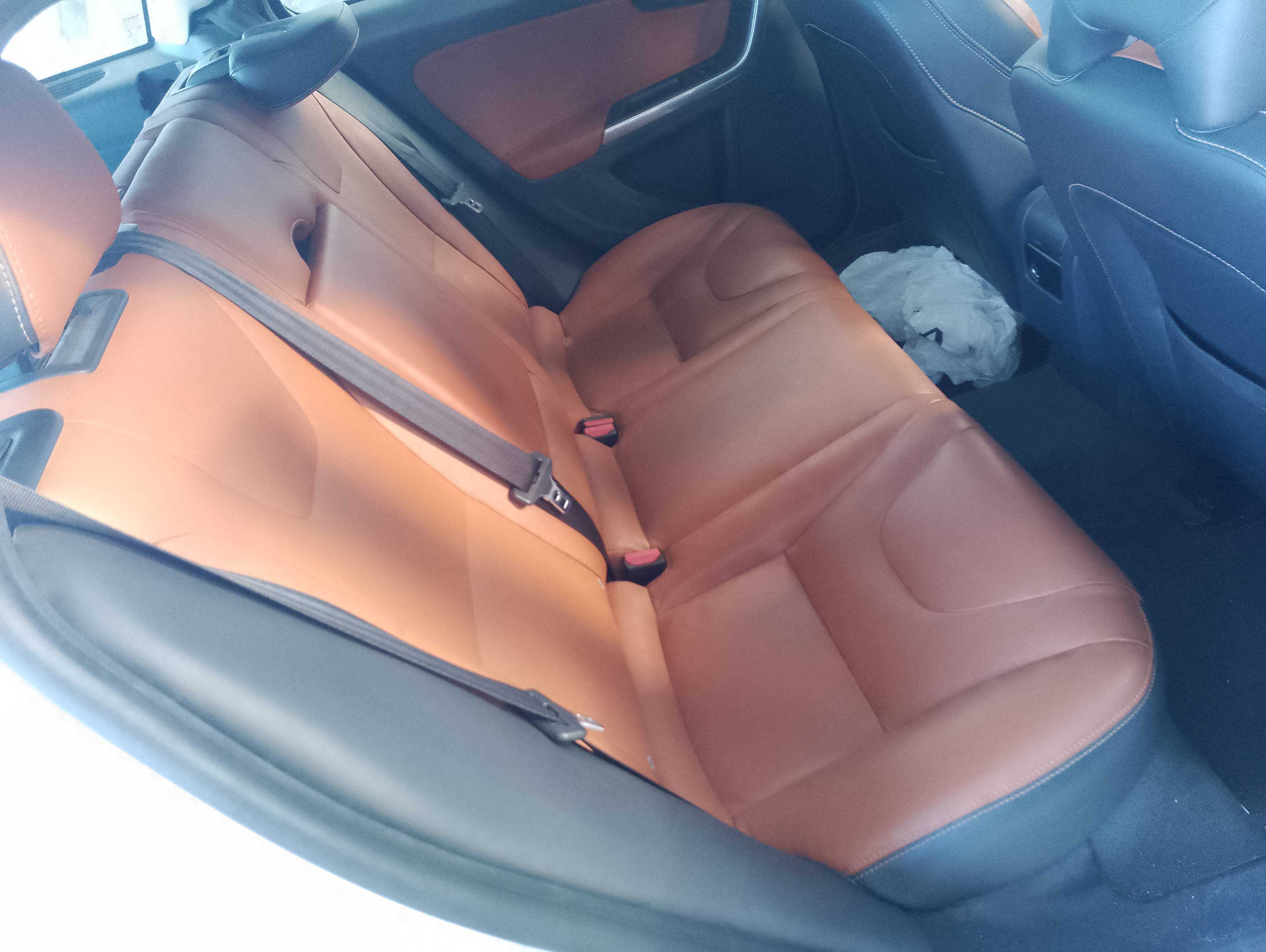 Recambio de asientos traseros para volvo v60 kombi plug-in hybrid awd referencia OEM IAM   
