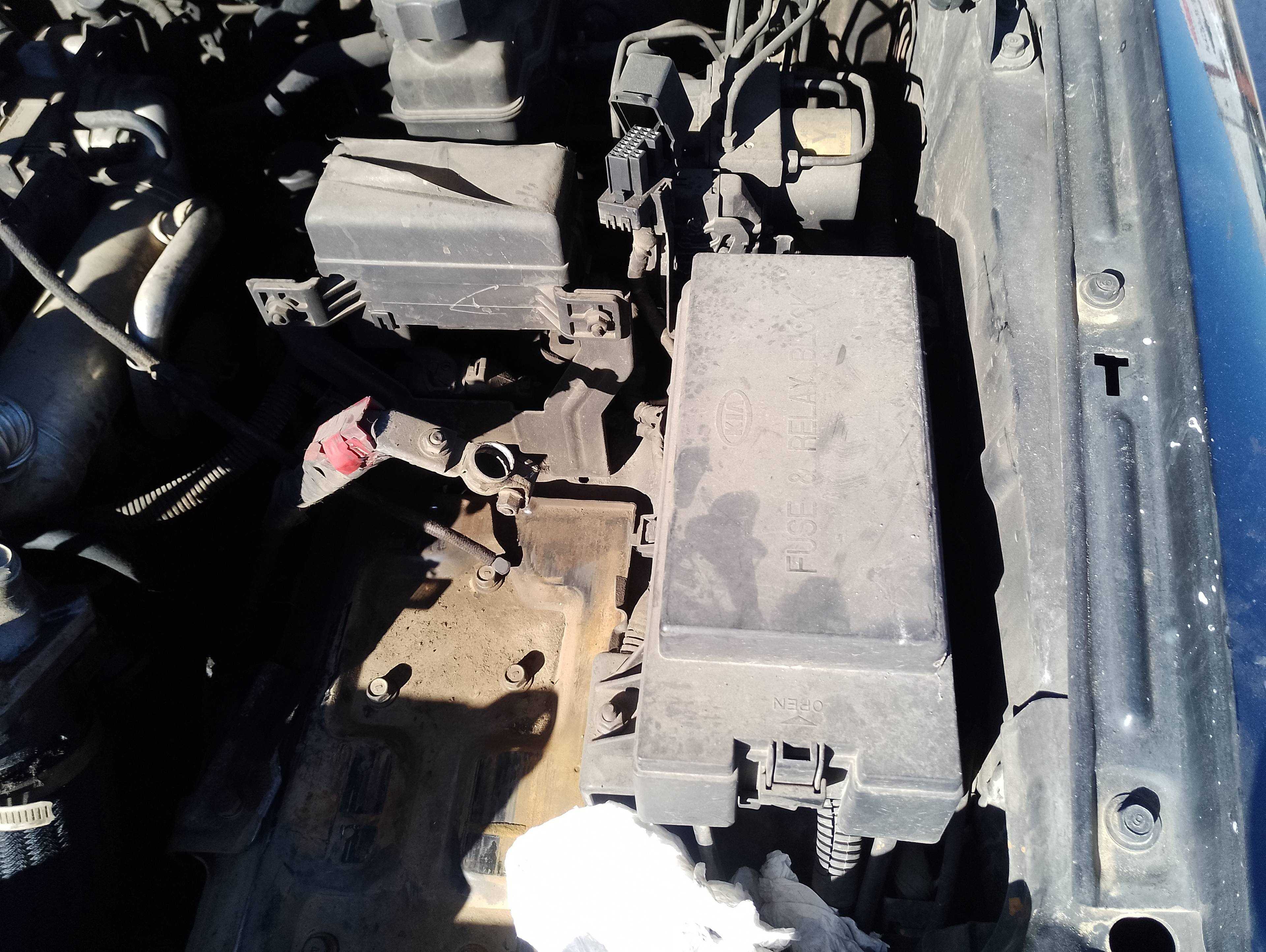 Recambio de caja reles / fusibles para kia sorento 2.5 crdi active referencia OEM IAM   