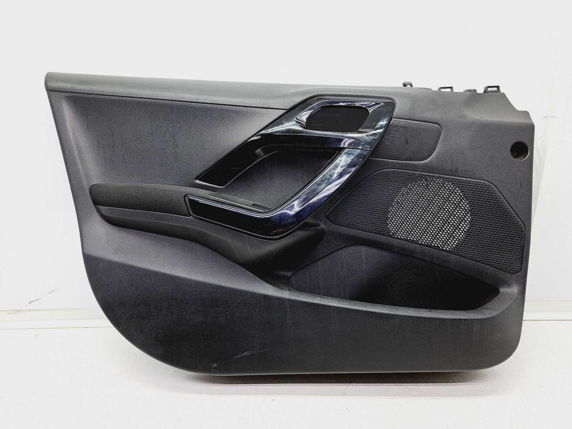 Recambio de guarnecido puerta delantera izquierda para peugeot 208 1.2 12v e-vti referencia OEM IAM 491100129534 VISTEON 