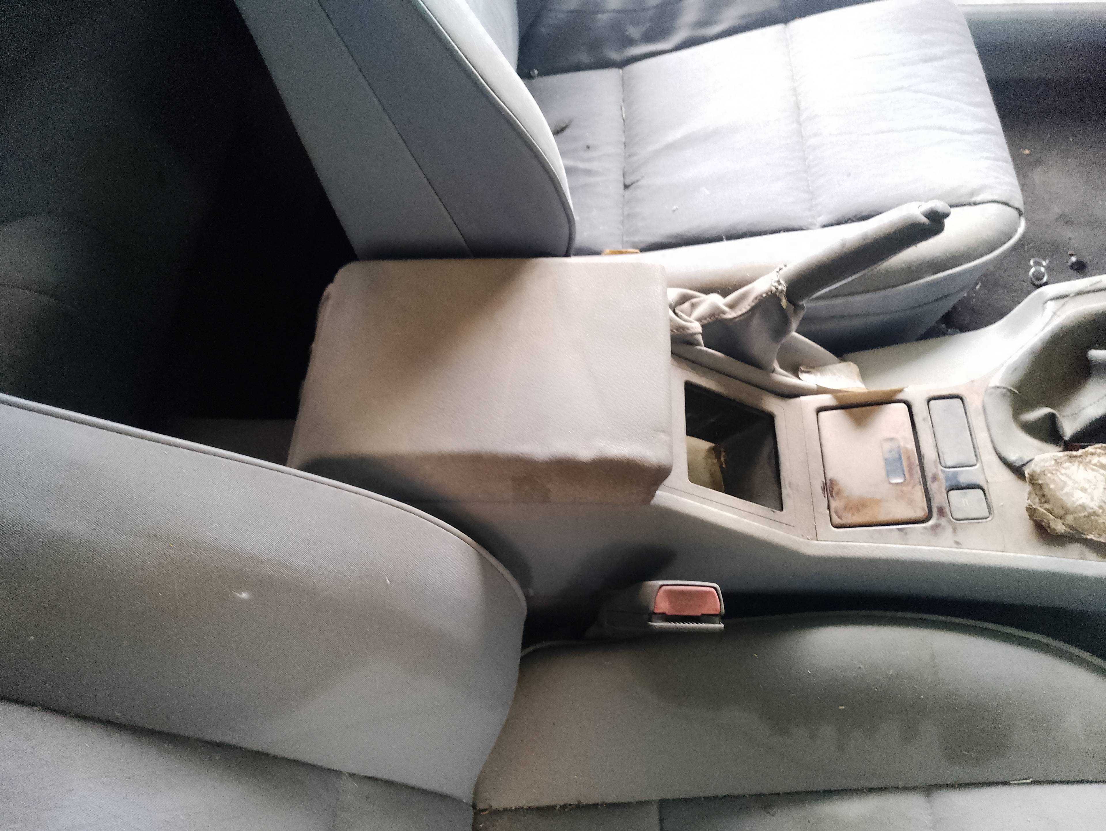Recambio de apoyabrazos central para bmw serie 5 berlina (e39) 525d referencia OEM IAM   
