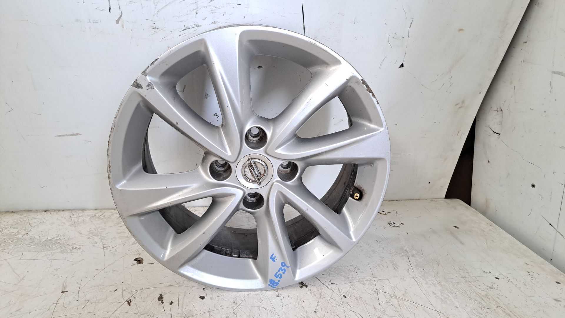 Recambio de llanta para opel corsa f edition referencia OEM IAM r16 9832277280 